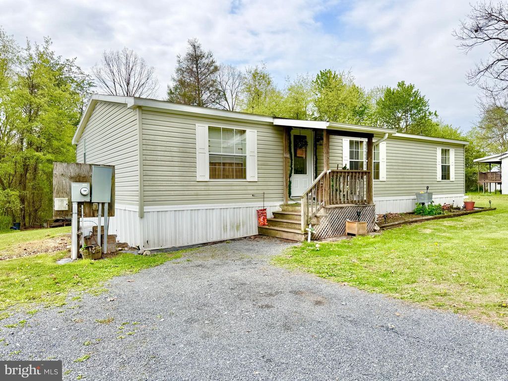 Photo of 134 Crestview Rd, BREEZEWOOD, PA 15533 (MLS # PABD2003170)