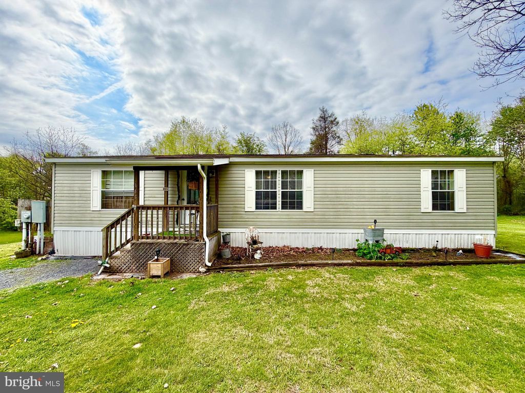 Photo of 134 Crestview Rd, BREEZEWOOD, PA 15533 (MLS # PABD2003170)
