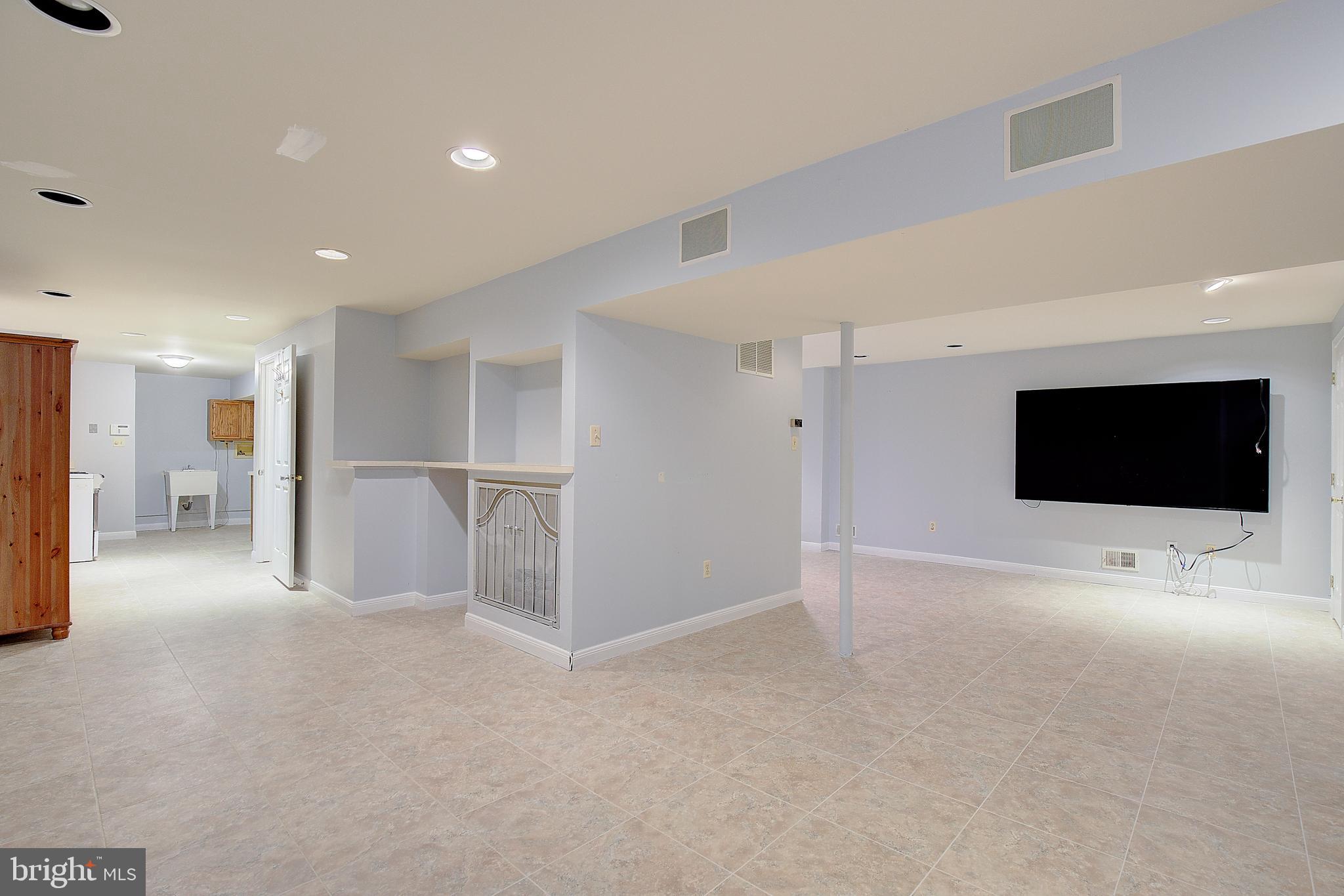 SPRINGFIELD MANOR - Residential