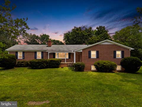 Homes For Sale - 3 S Hughes Street<br/> HAMILTON, VA 20158