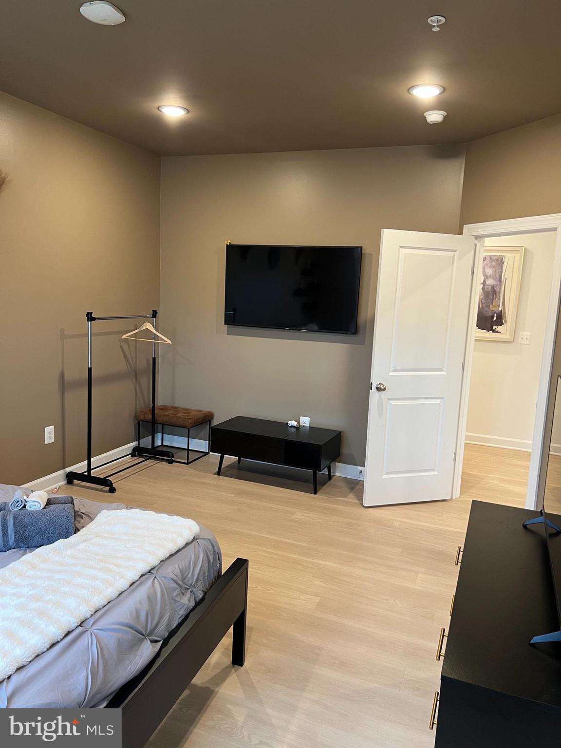 GLENN DALE - Residential Lease