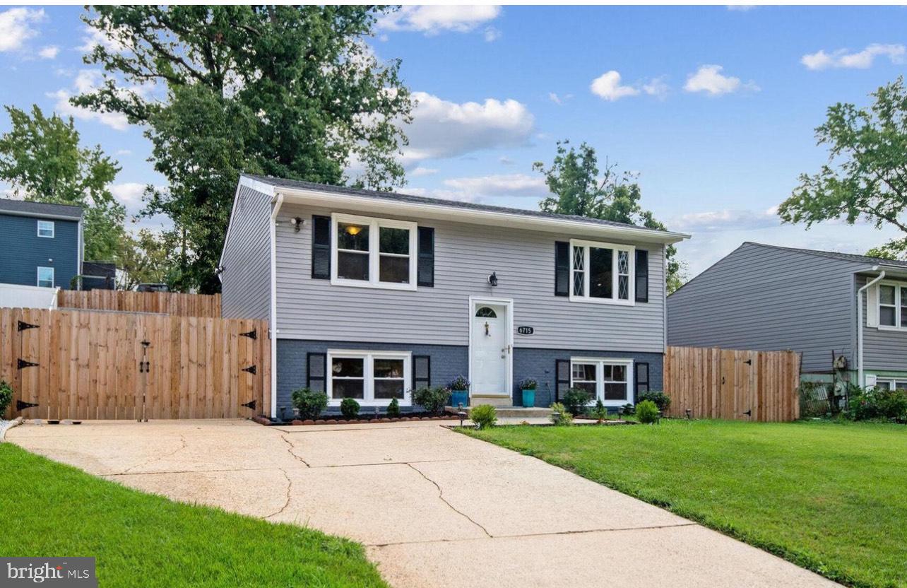 This beautifully renovated home, completed in 2023, offers a blend of modern luxury and functionality. The chef-inspired kitchen boasts a massive quartz island, custom cabinetry and stainless steel appliances. The master suite includes a dedicated bathroom and laundry room, while additional bedrooms are spacious with ample closet space. High-end porcelain tiling and wide plank wood flooring flow throughout, complemented by a cedar accent wall with a quartz-surround electric fireplace. Recessed lighting and exposed wood beam high ceilings enhance the home's elegance. The beautiful backyard is great space for social events and family gathering. This move-in-ready home is perfect for stylish living and entertaining.
Please schedule showing prior to your visit and thanks for showing !