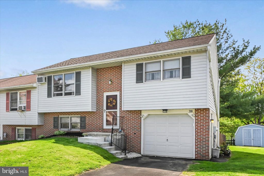 Photo of 38 Pickford Drive, LANCASTER, PA 17603 (MLS # PALA2086522)