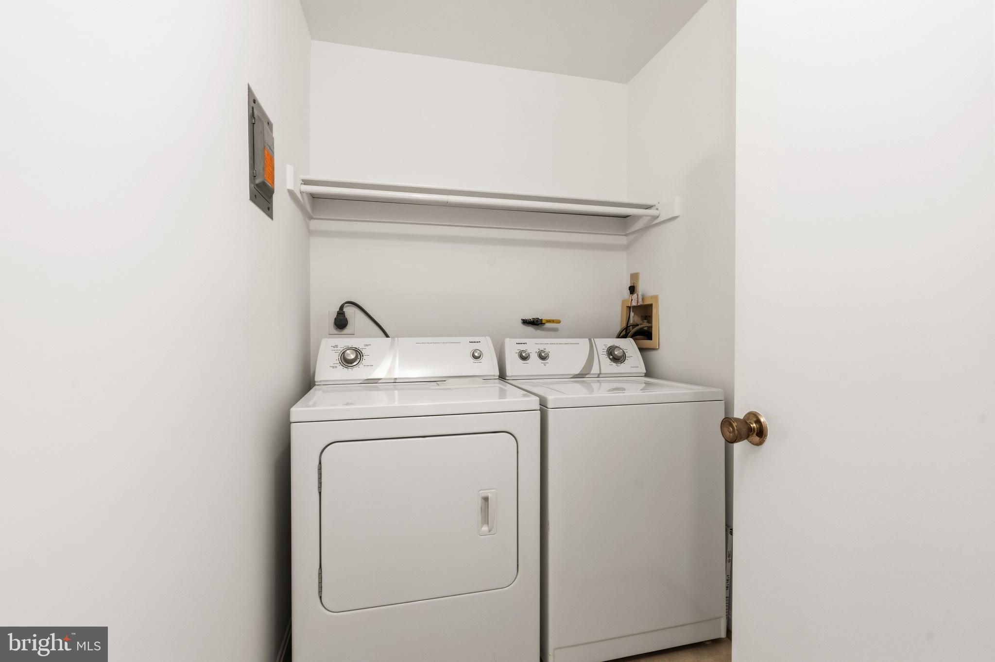 OAKTON TERRACE - Residential