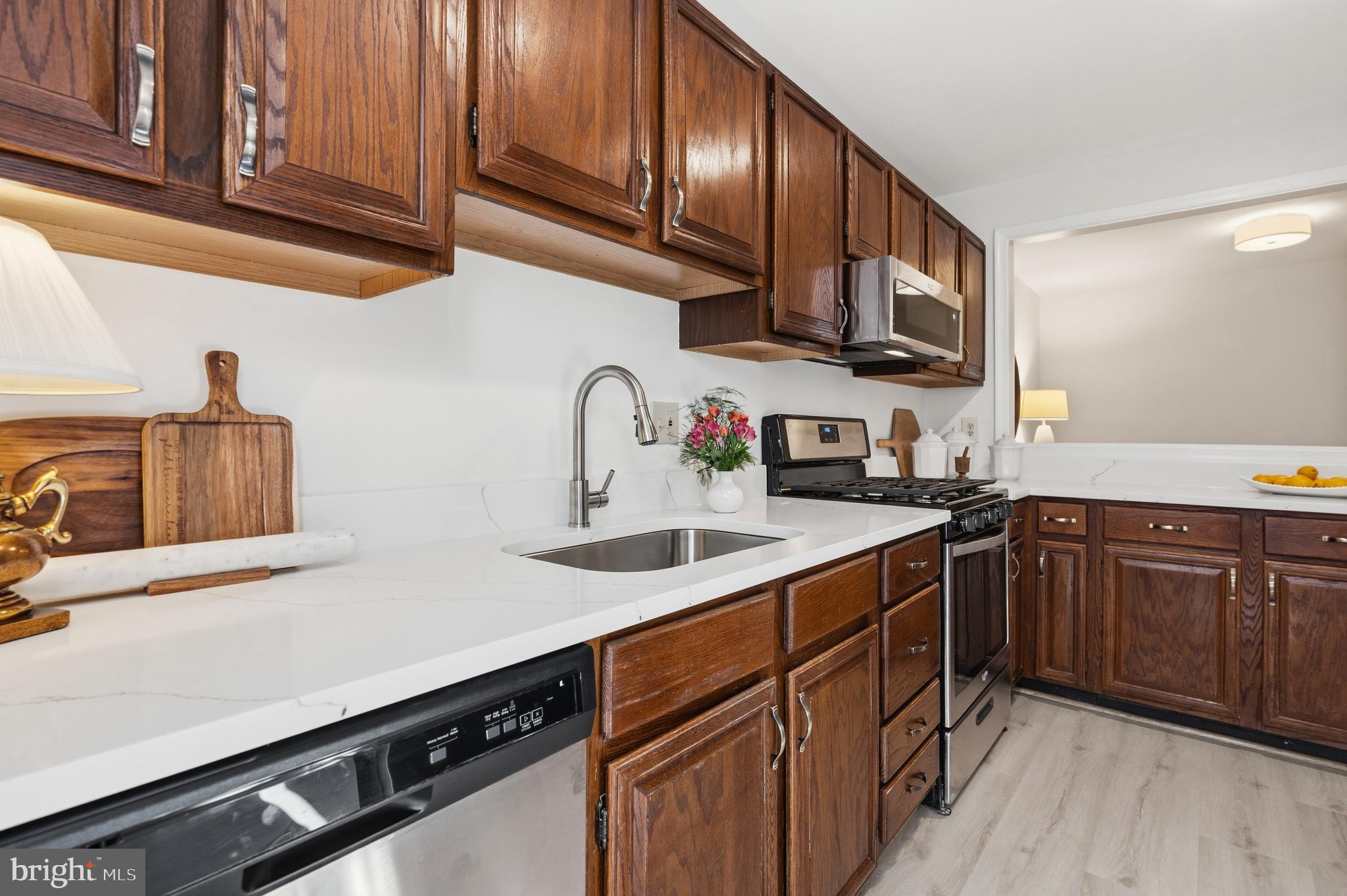 OAKTON TERRACE - Residential