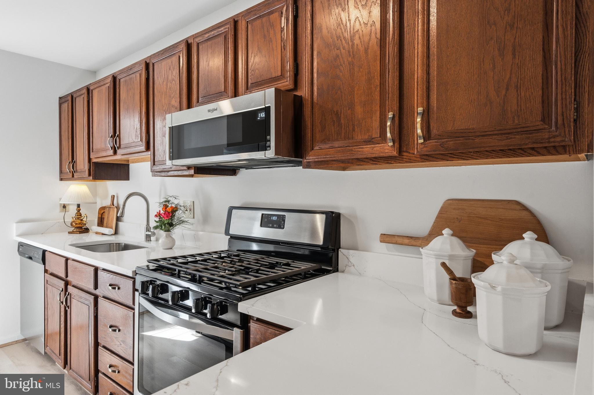 OAKTON TERRACE - Residential