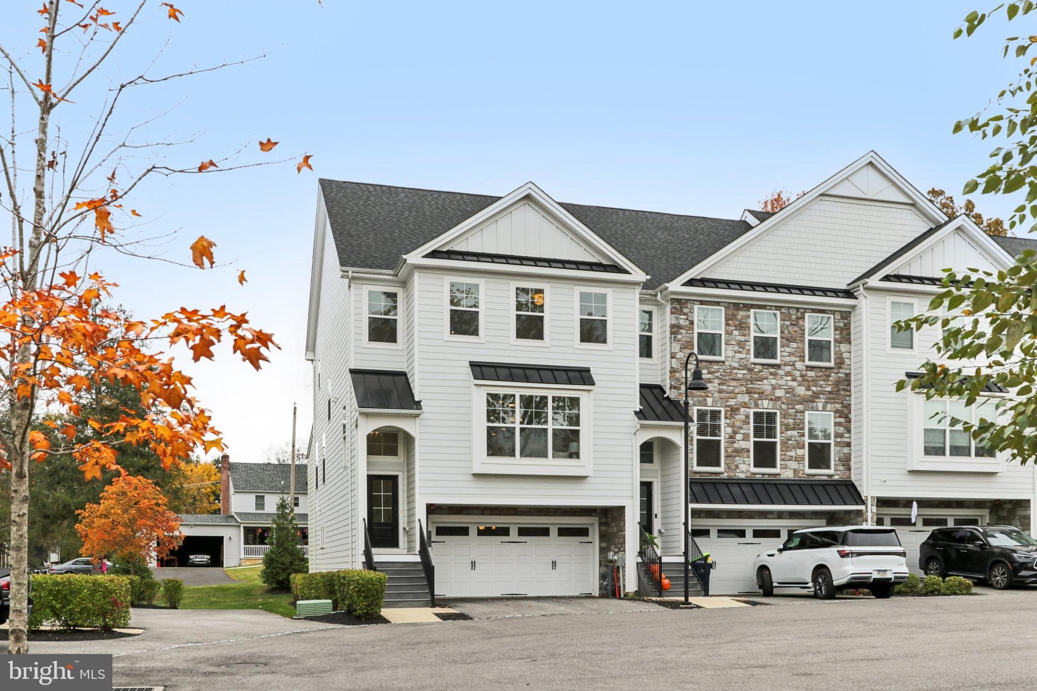 LAFAYETTE HILL - Residential