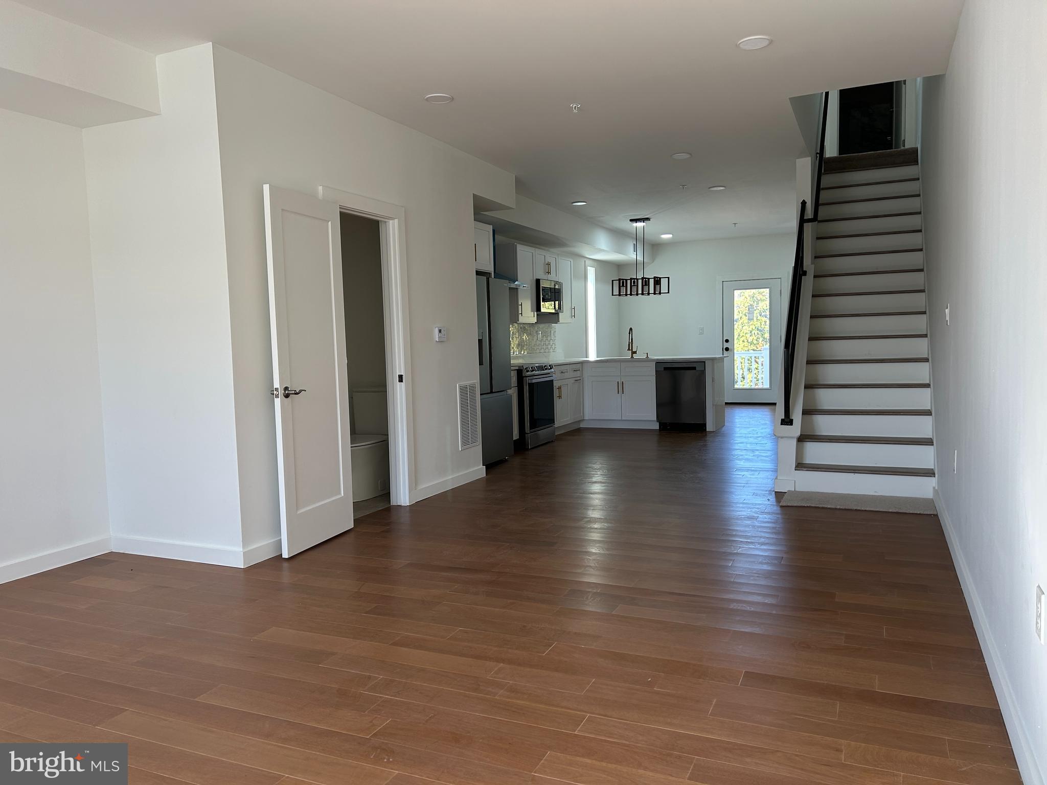 GLENSIDE - Residential Lease