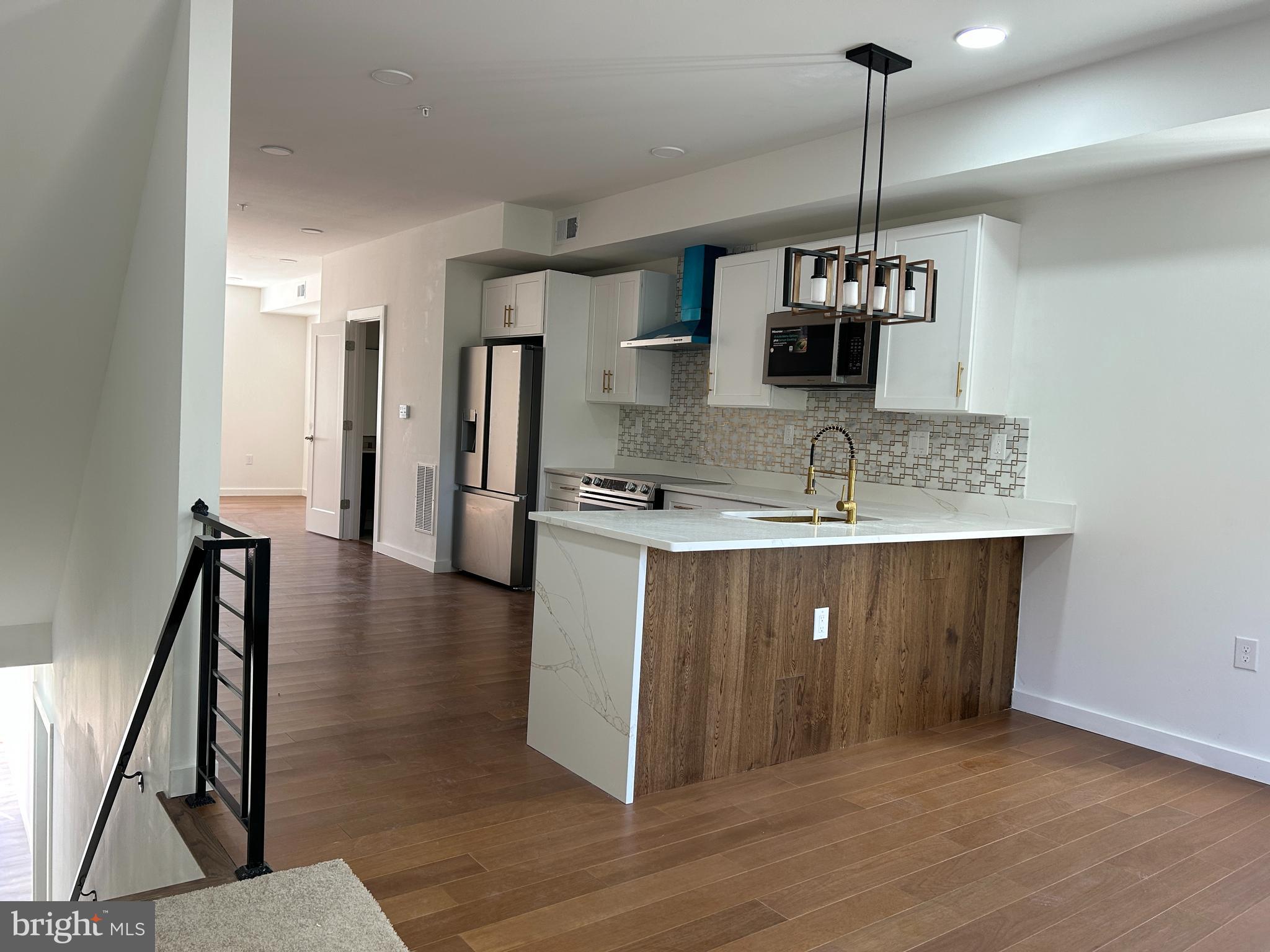 GLENSIDE - Residential Lease