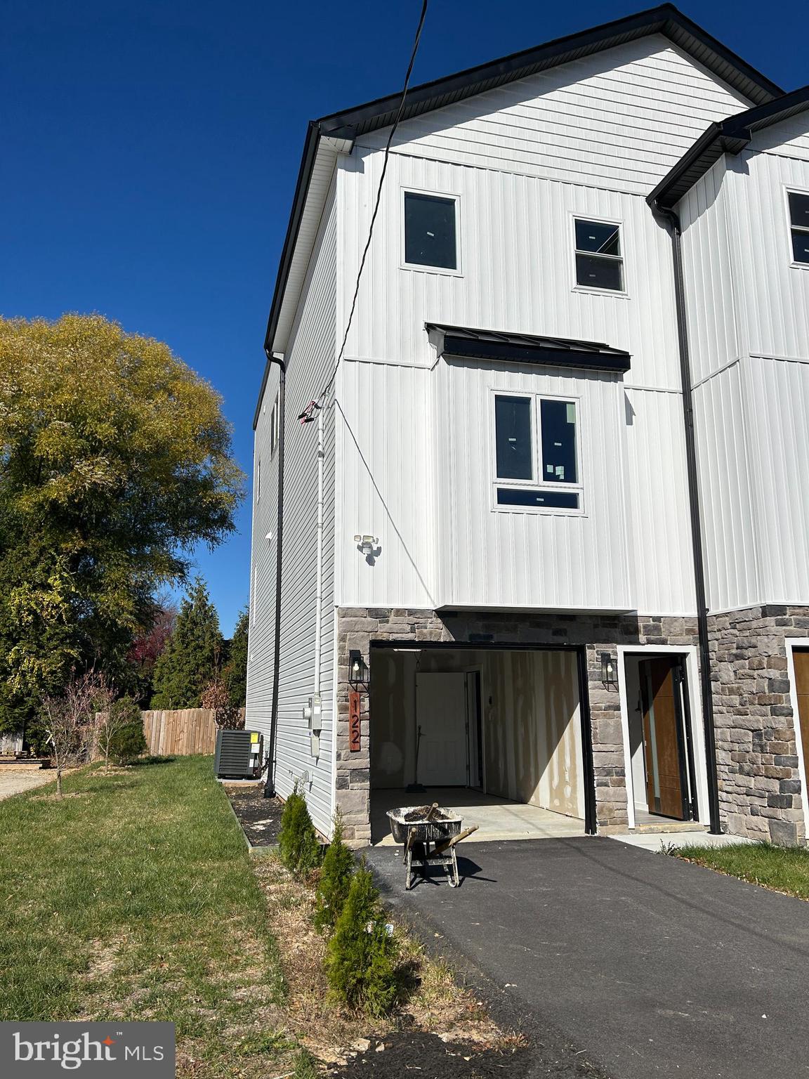 GLENSIDE - Residential Lease