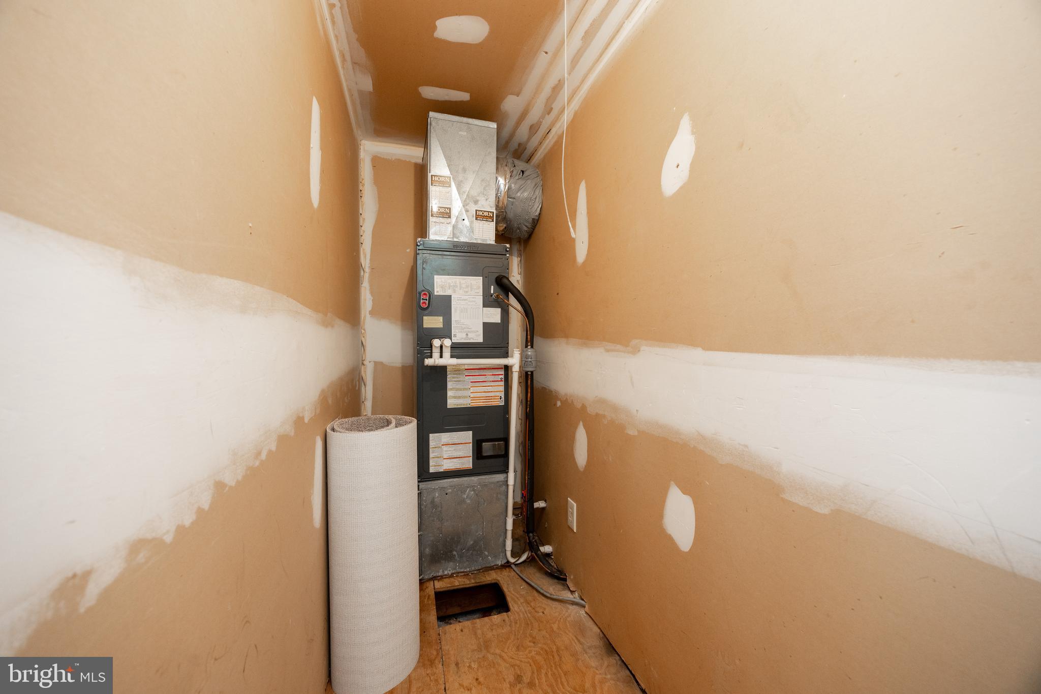 THE CROSSINGS AT EXT - Residential Lease