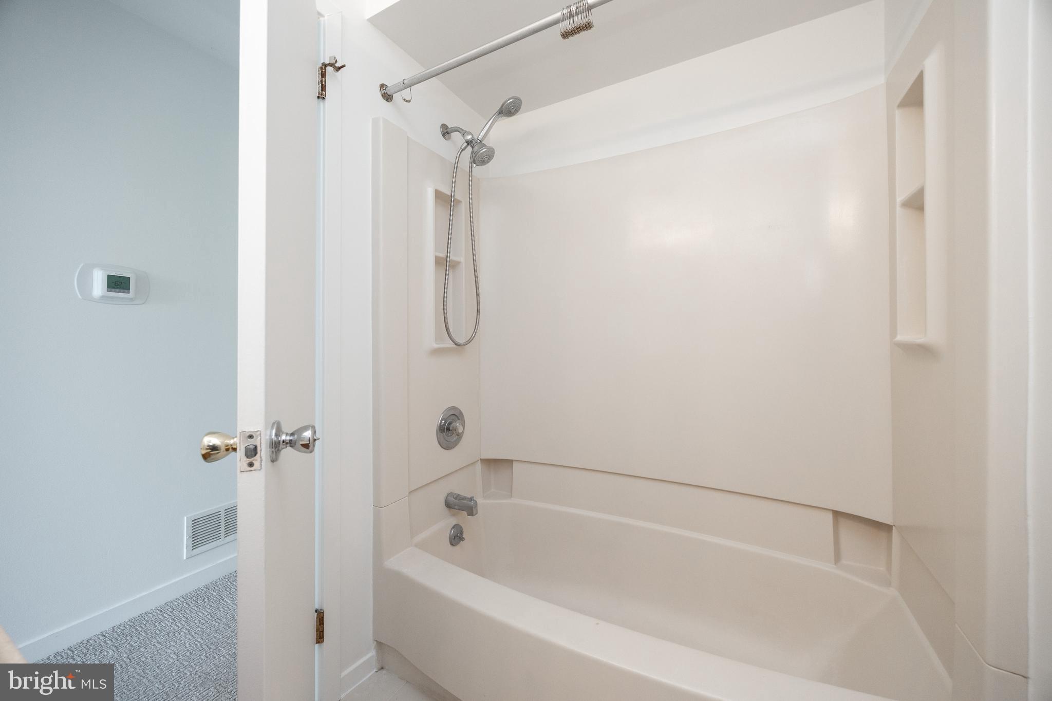 THE CROSSINGS AT EXT - Residential Lease