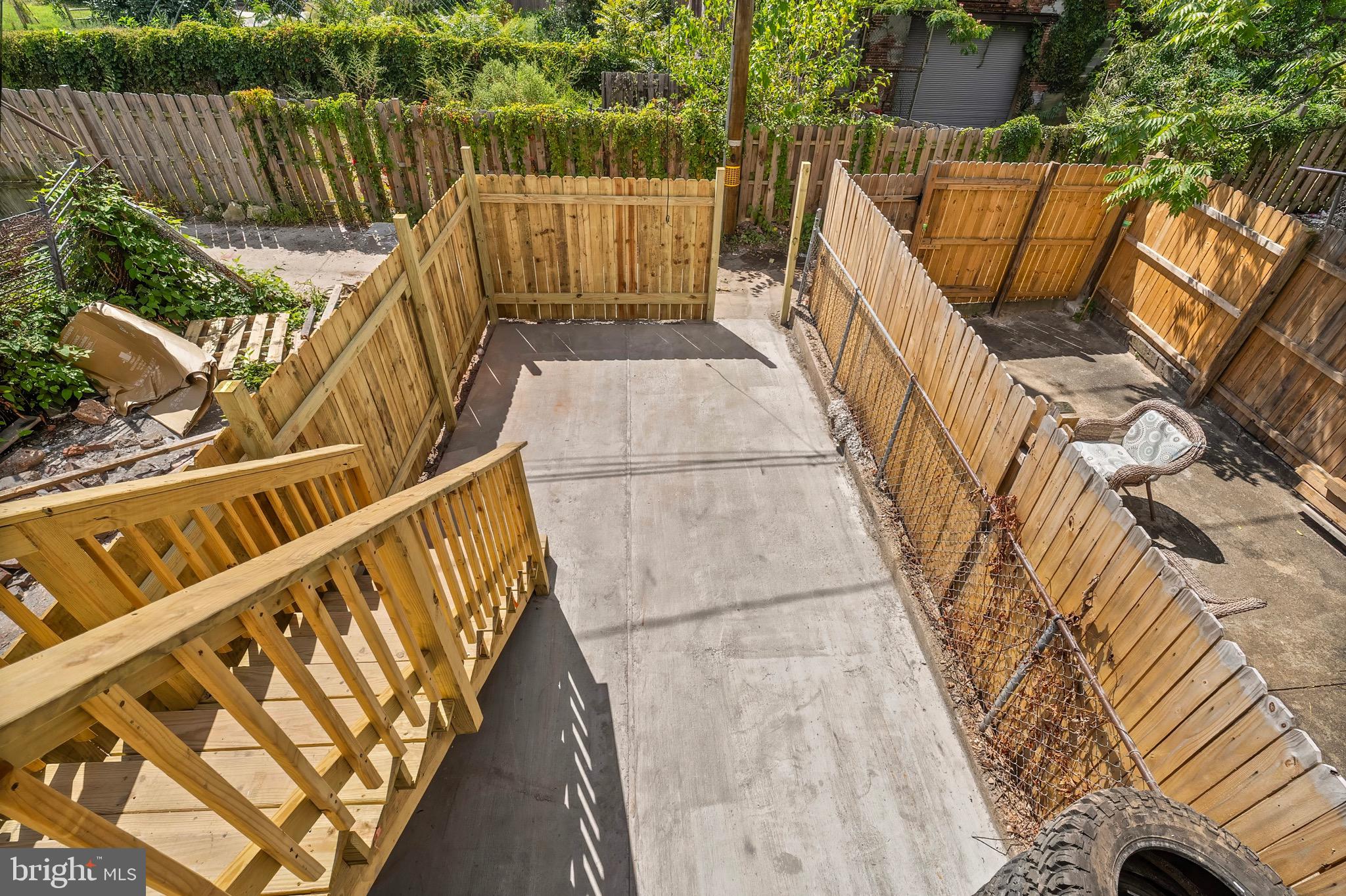 BROADWAY EAST - Residential