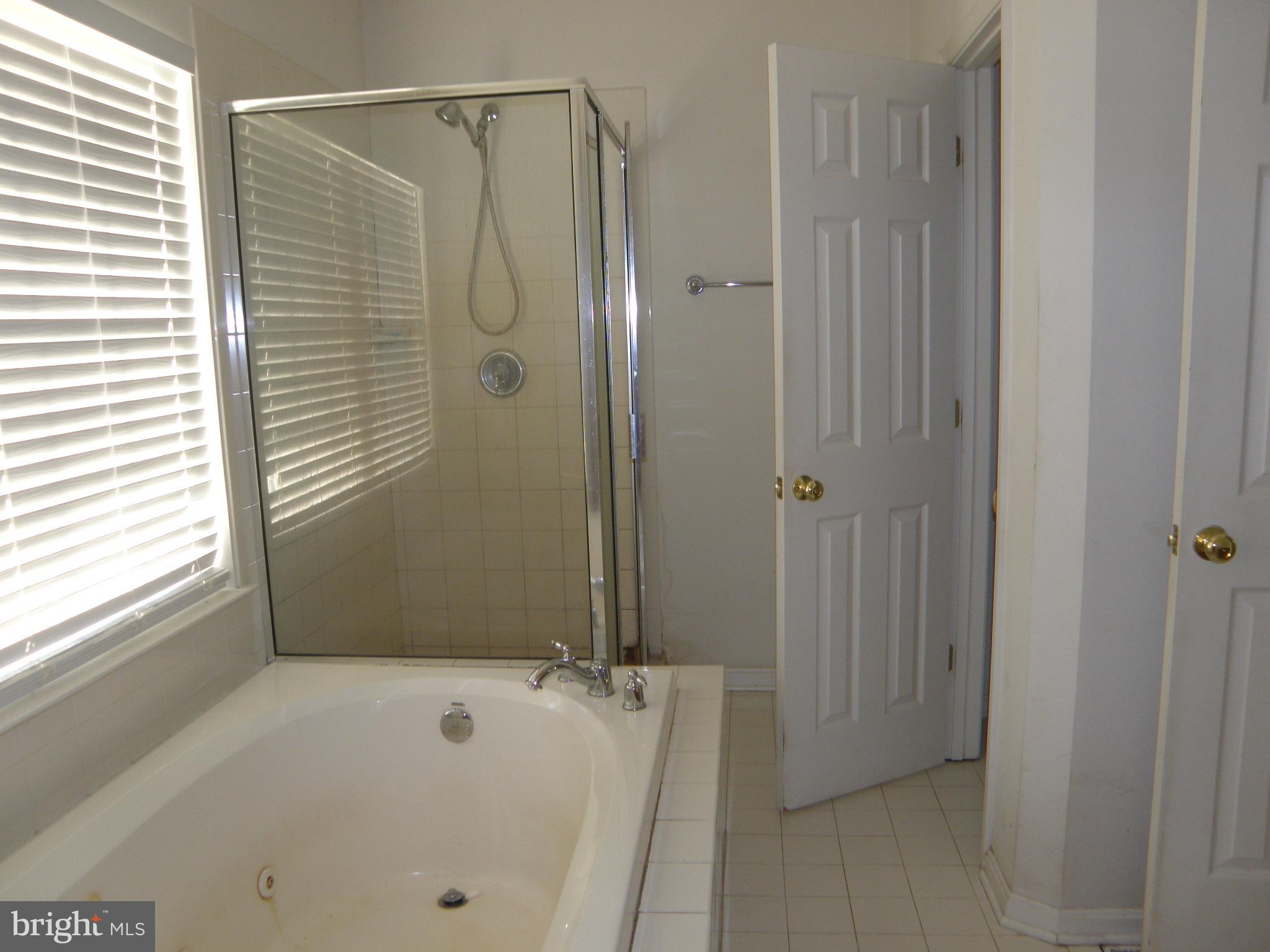 COUNTRY GROVE - Residential