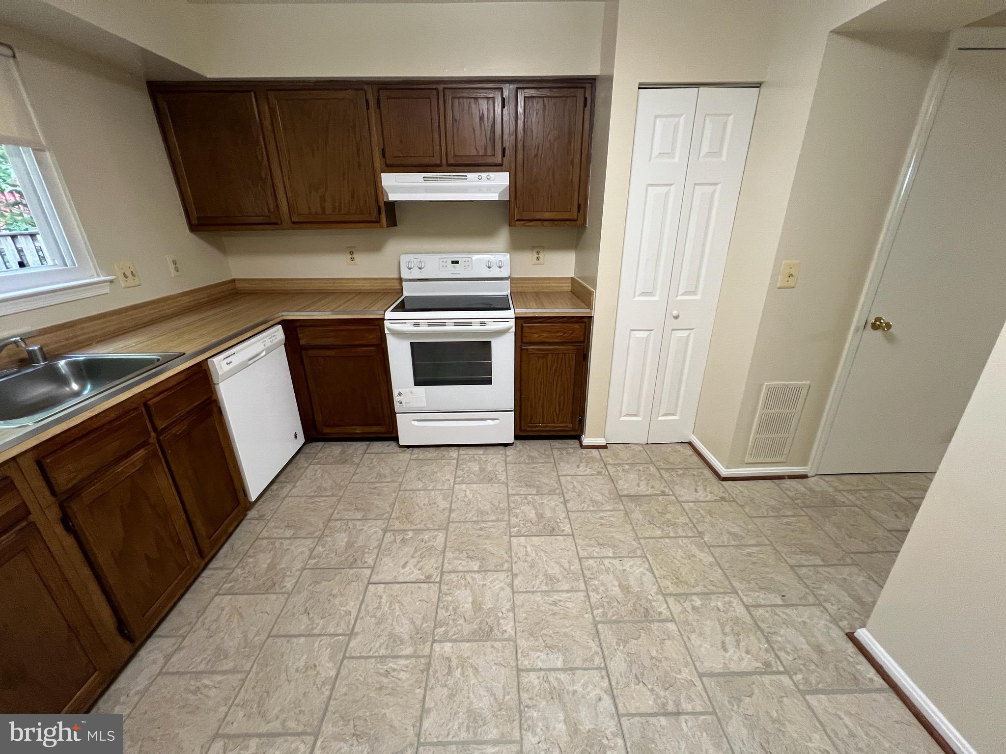 GUNNERS VIEW - Residential Lease