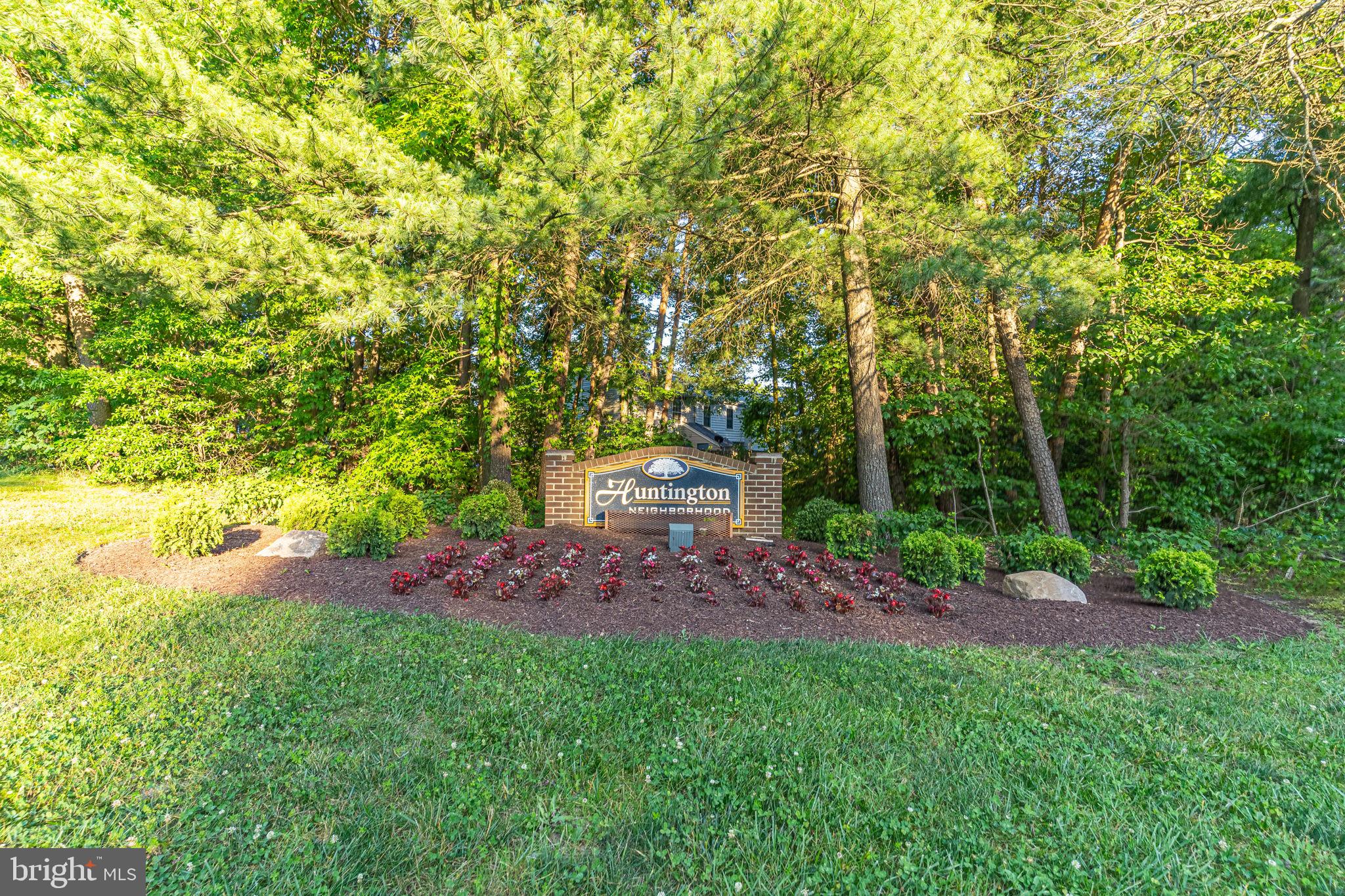 HUNTINGTON NEIGHBORHOOD - Residential