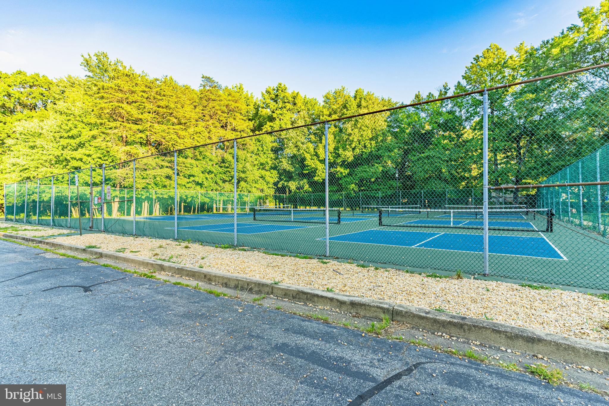 HUNTINGTON NEIGHBORHOOD - Residential