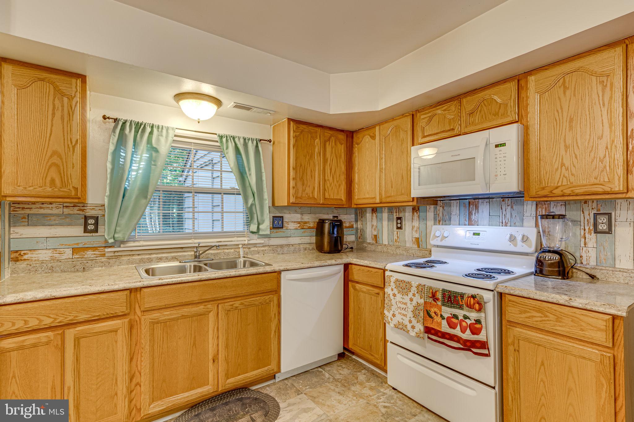 HUNTINGTON NEIGHBORHOOD - Residential