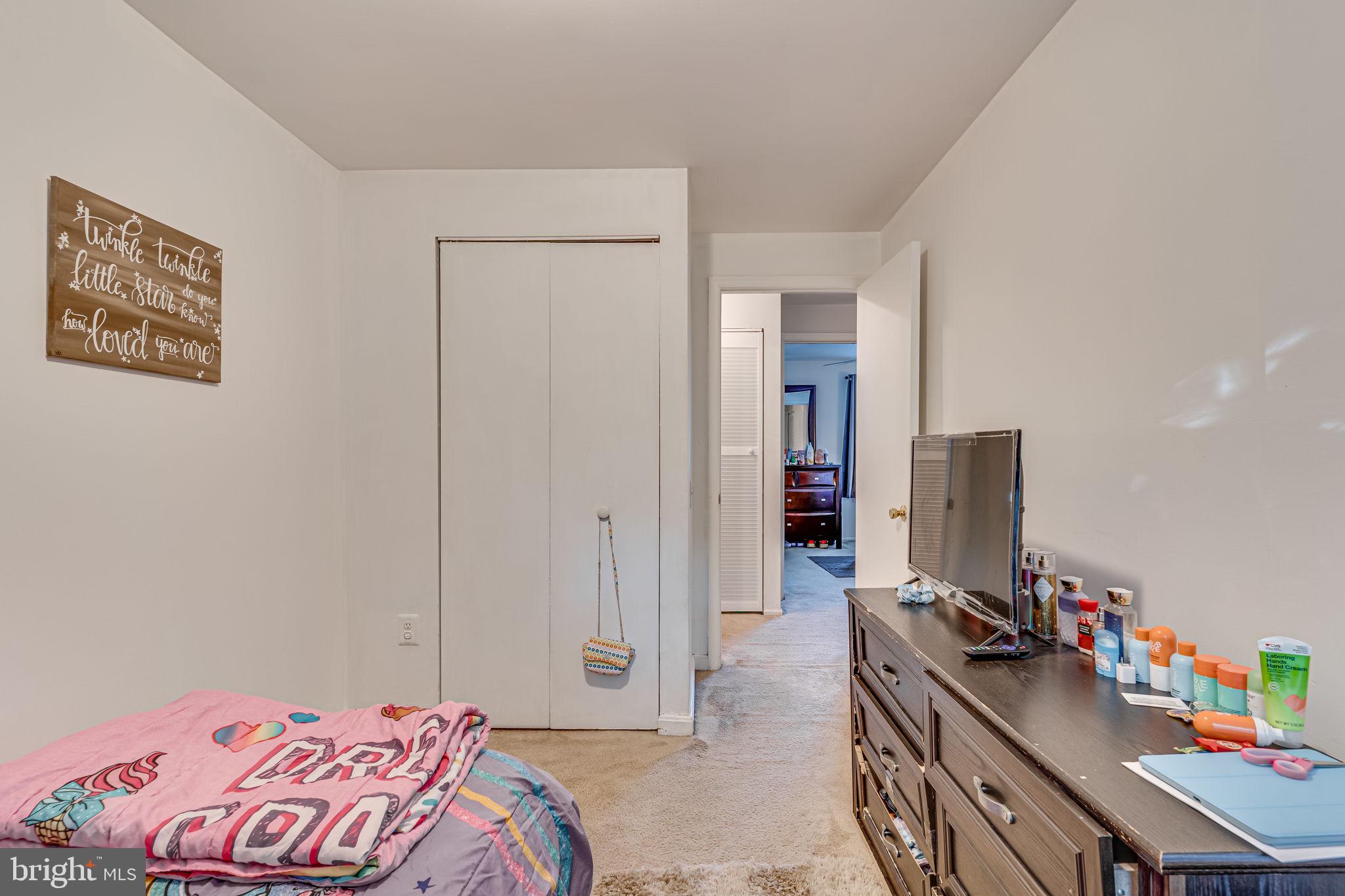 HUNTINGTON NEIGHBORHOOD - Residential