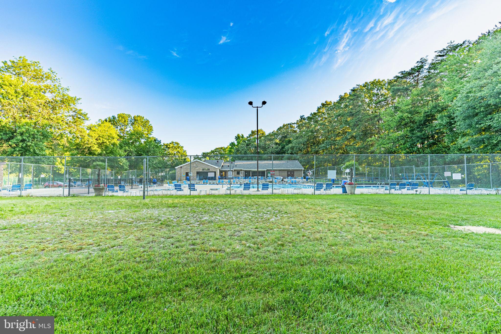 HUNTINGTON NEIGHBORHOOD - Residential