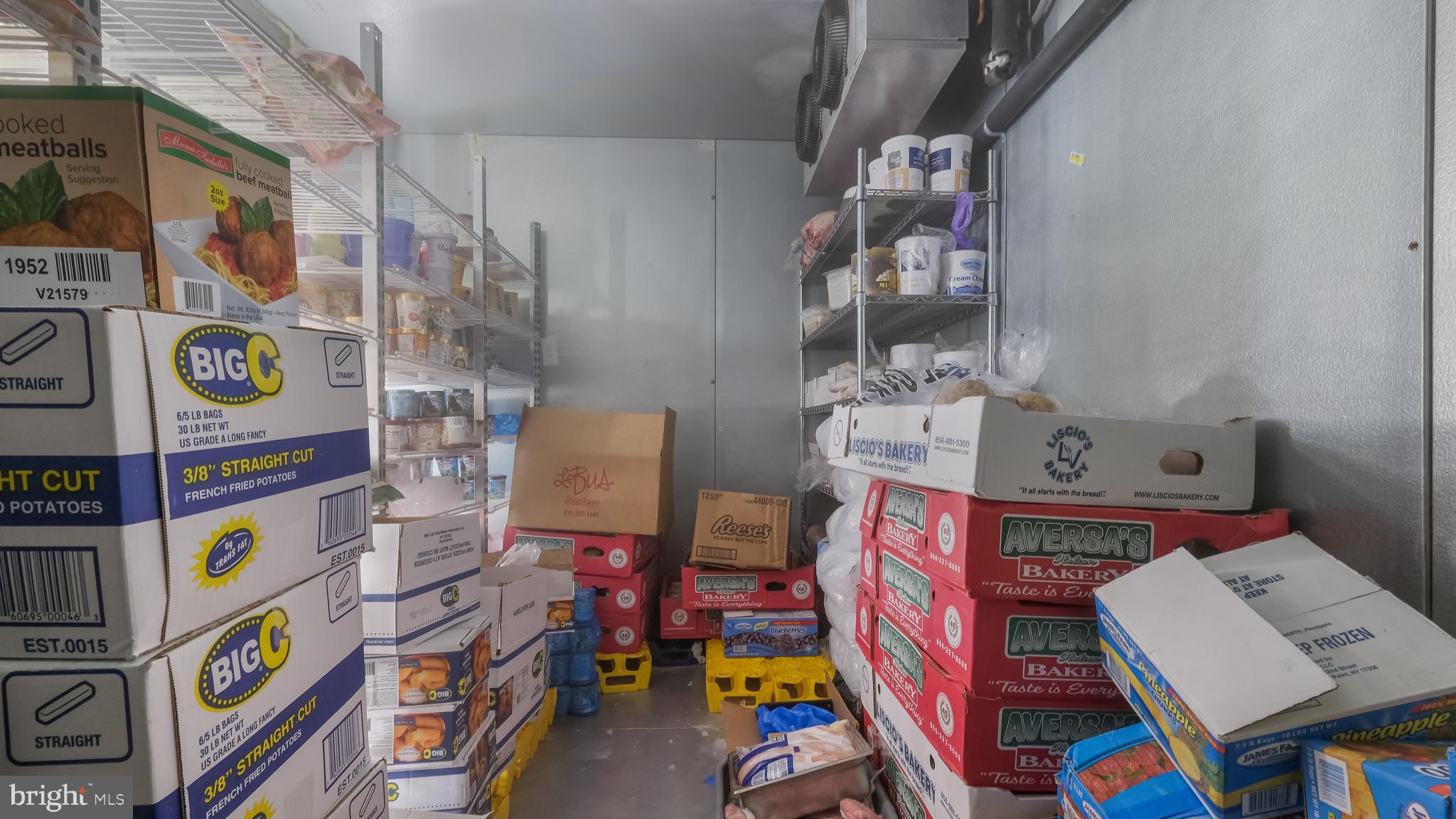 LOGAN SQUARE - Commercial Sale