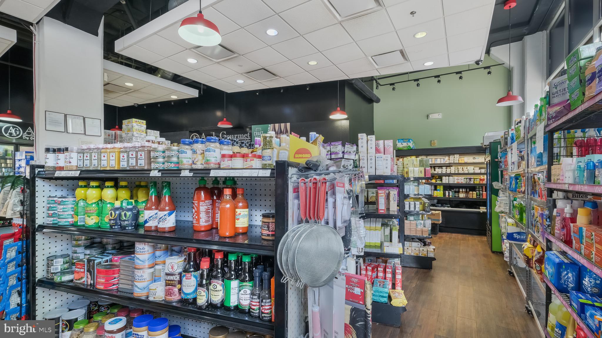 LOGAN SQUARE - Commercial Sale