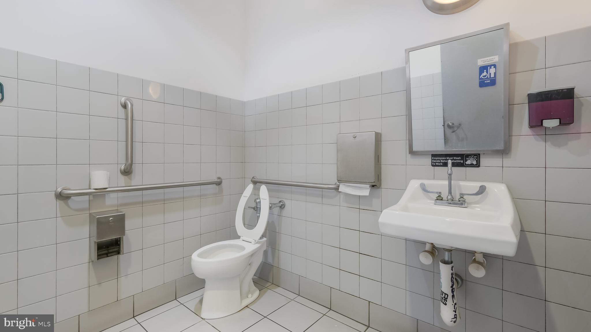 LOGAN SQUARE - Commercial Sale
