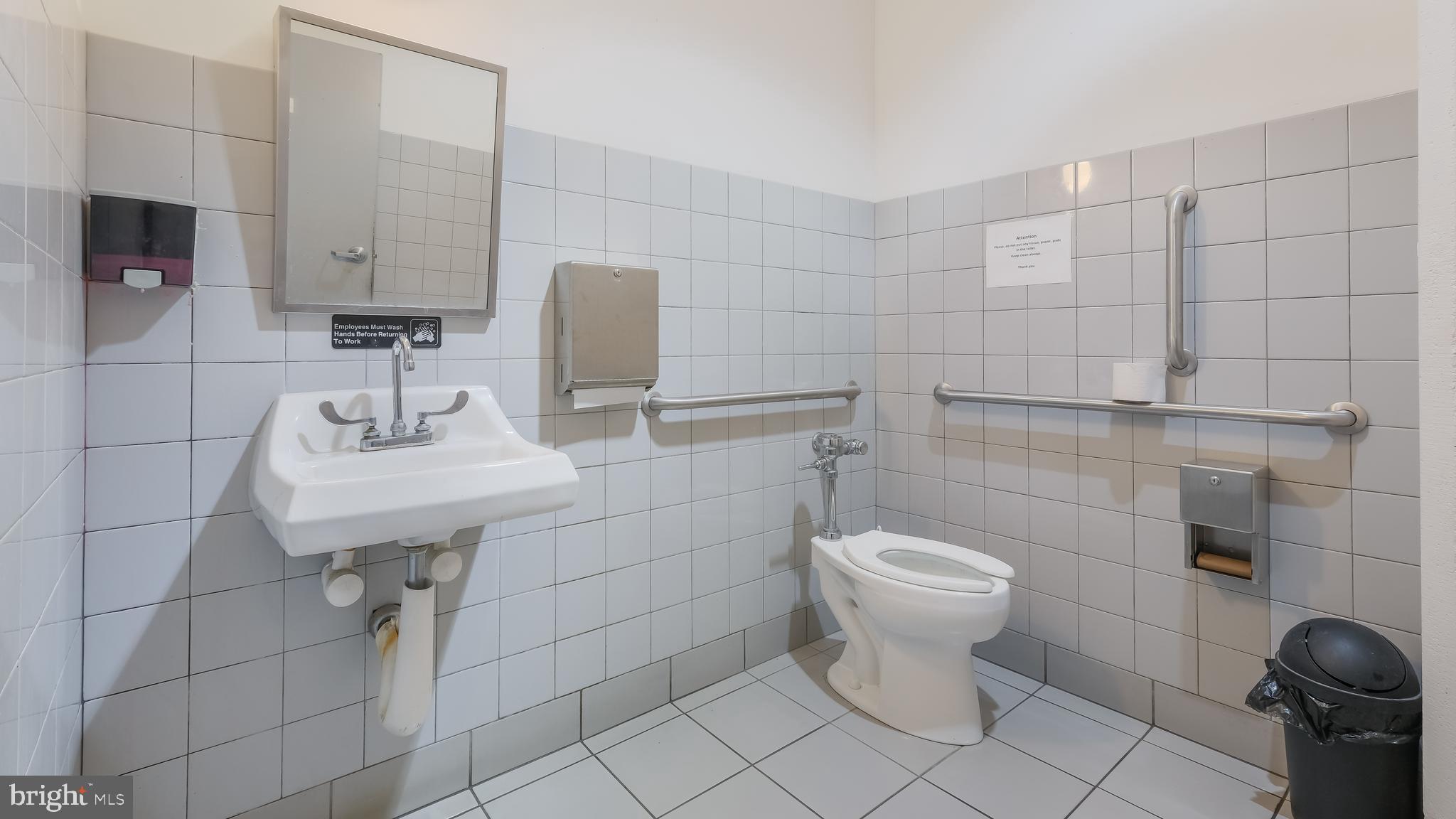 LOGAN SQUARE - Commercial Sale