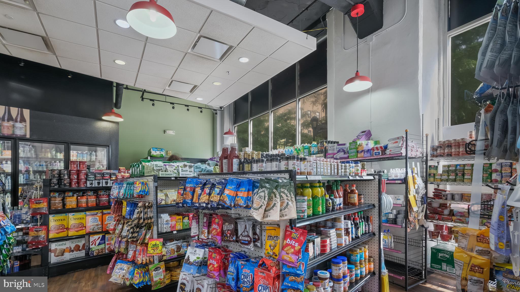 LOGAN SQUARE - Commercial Sale
