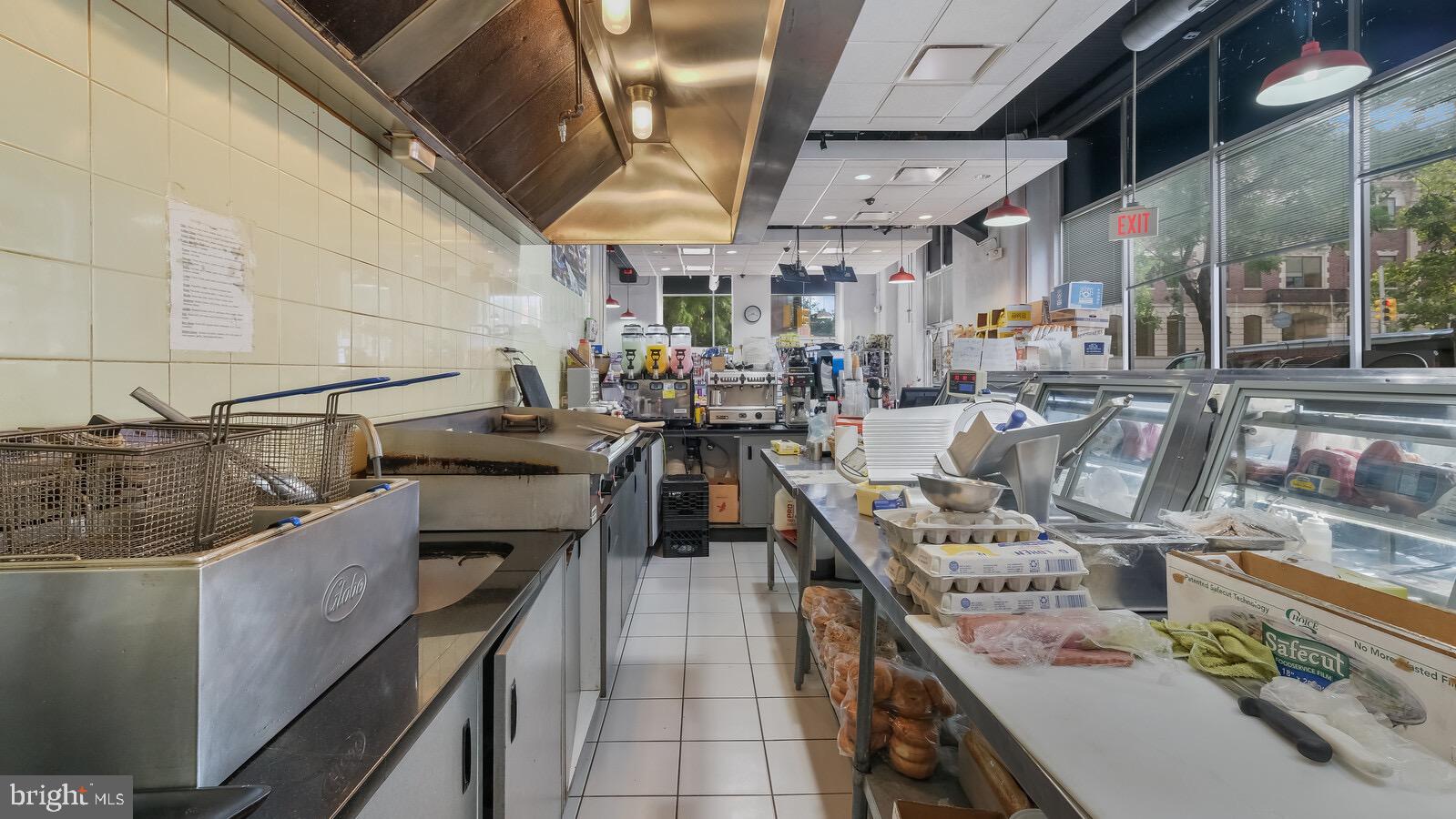 LOGAN SQUARE - Commercial Sale