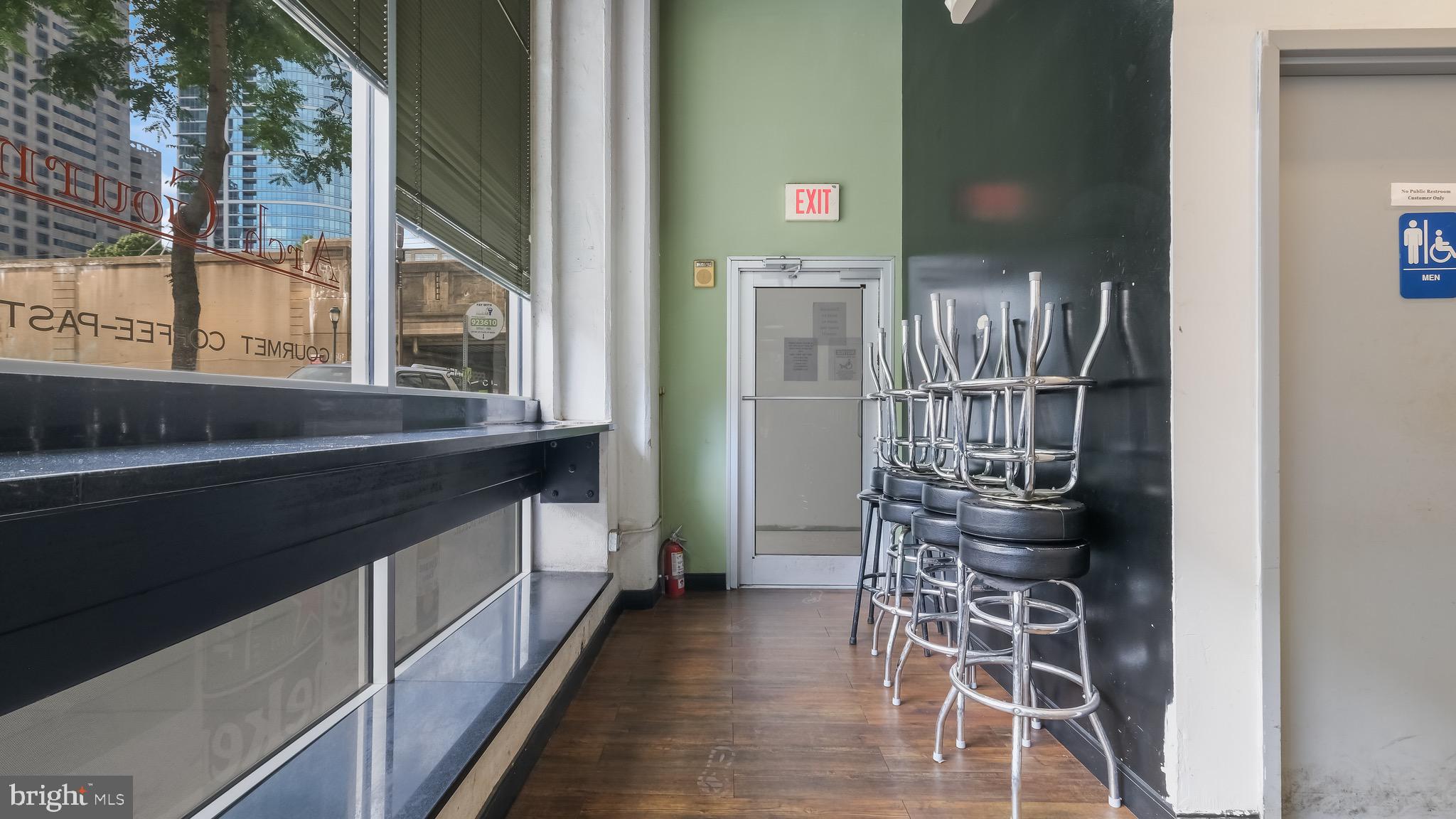 LOGAN SQUARE - Commercial Sale