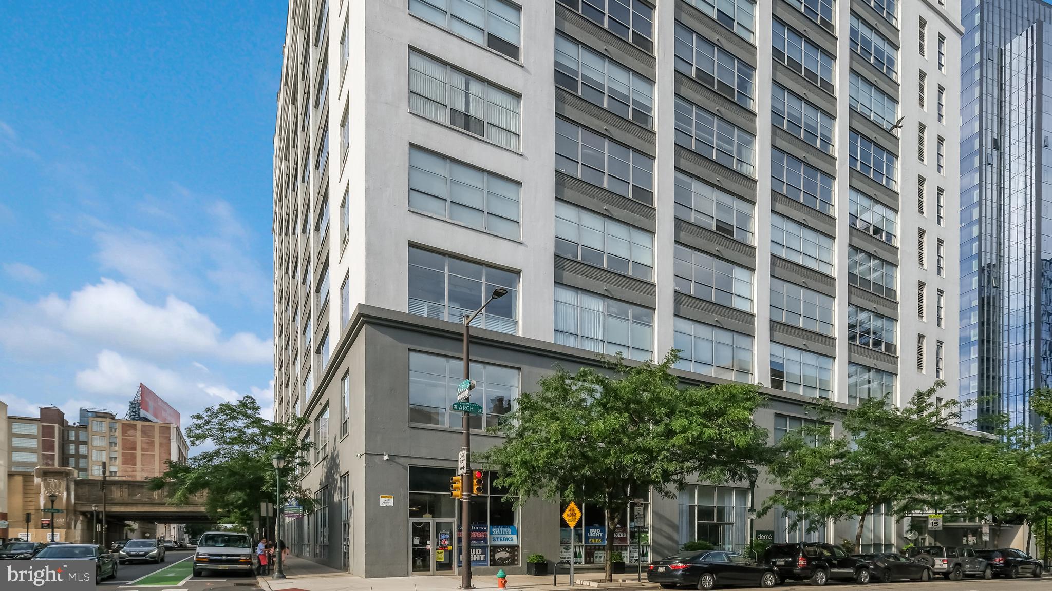 LOGAN SQUARE - Commercial Sale