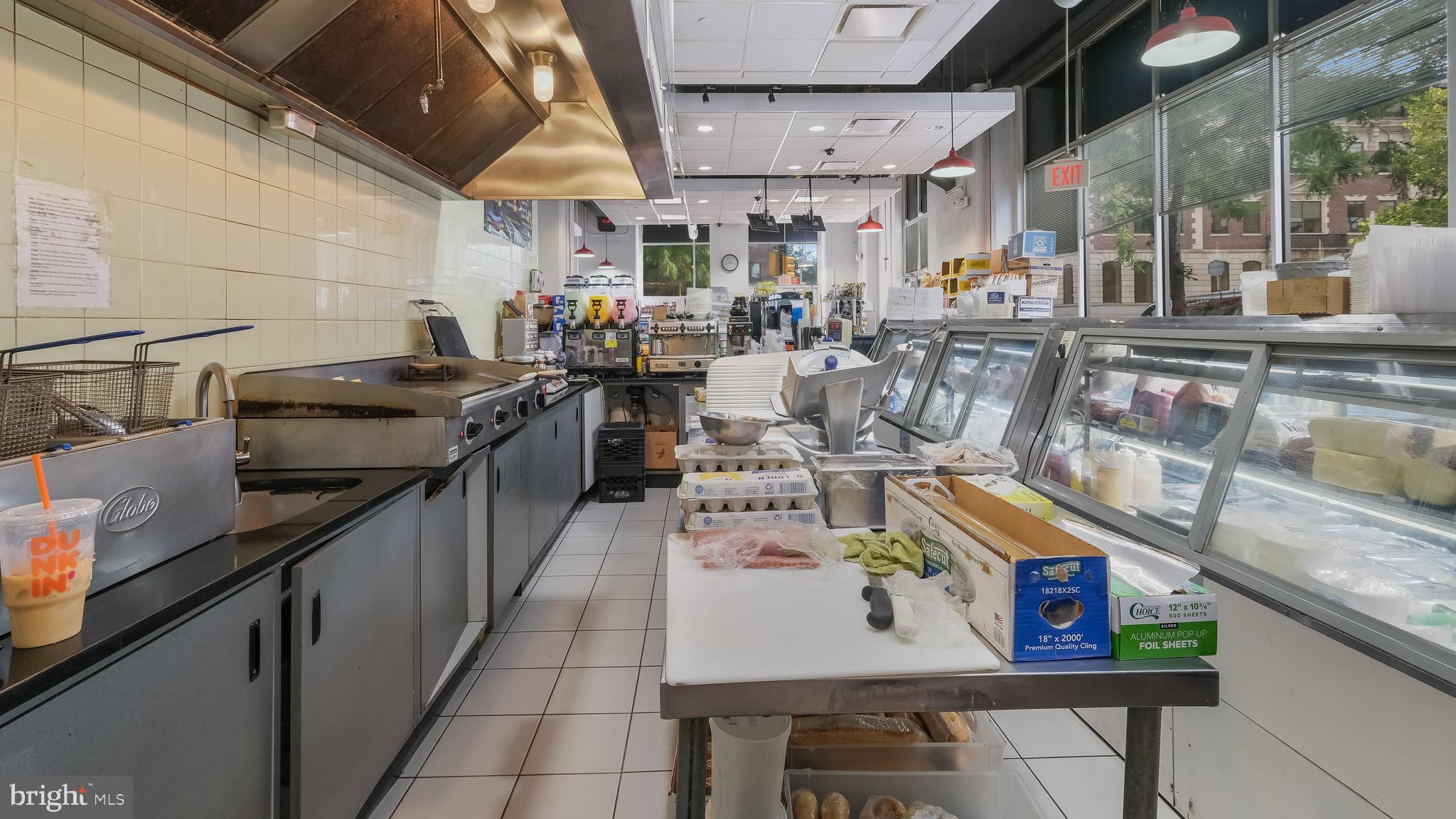 LOGAN SQUARE - Commercial Sale