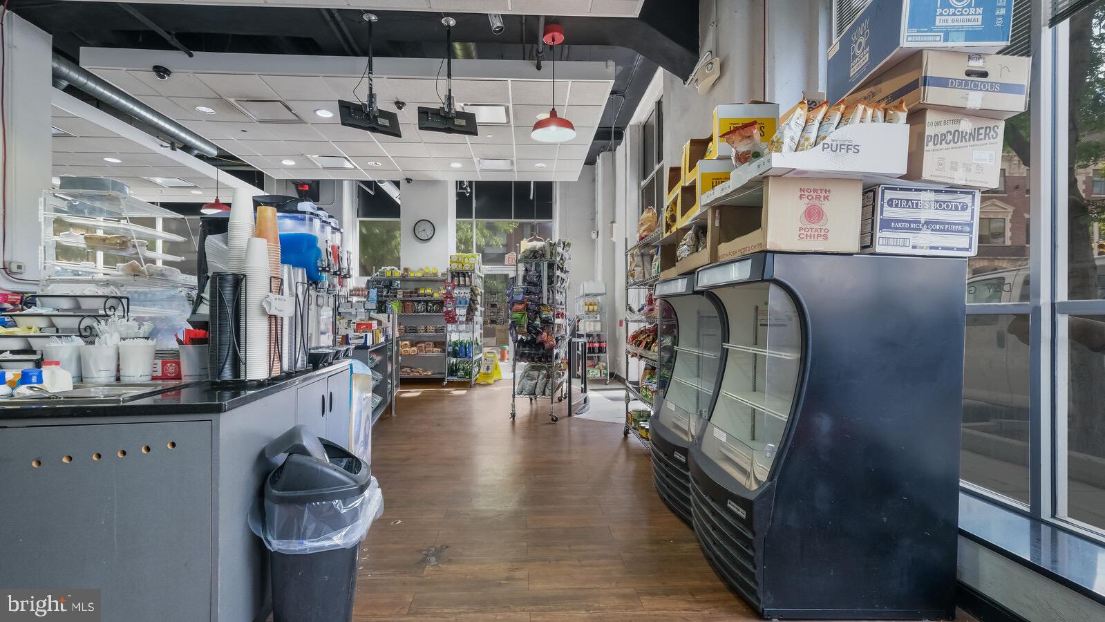 LOGAN SQUARE - Commercial Sale