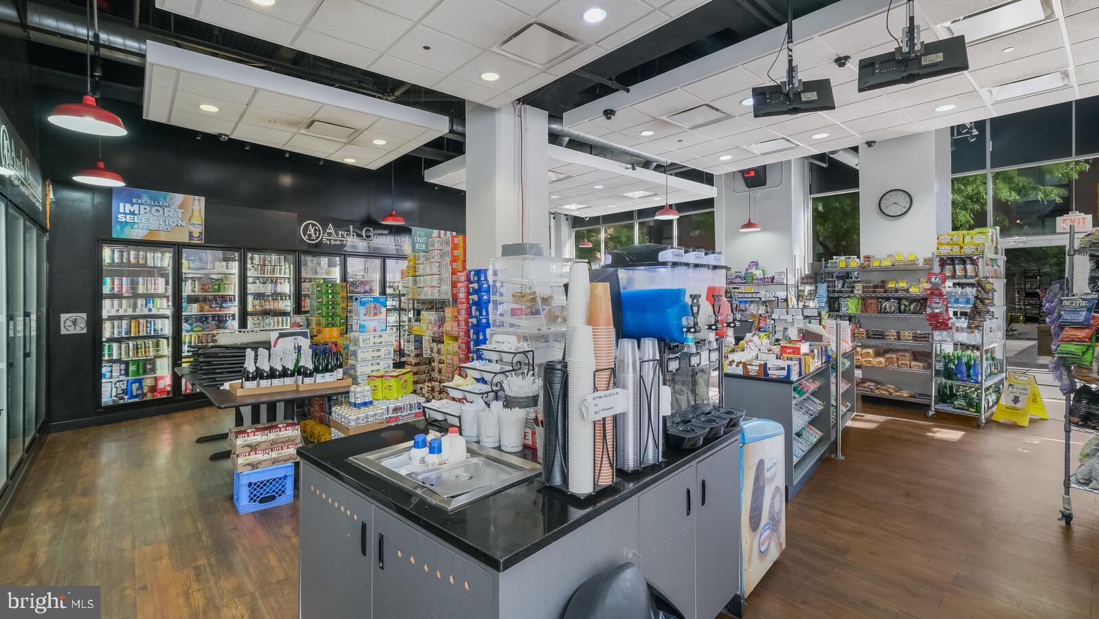 LOGAN SQUARE - Commercial Sale