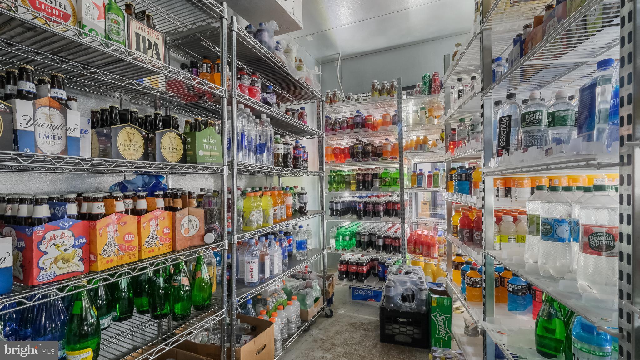 LOGAN SQUARE - Commercial Sale