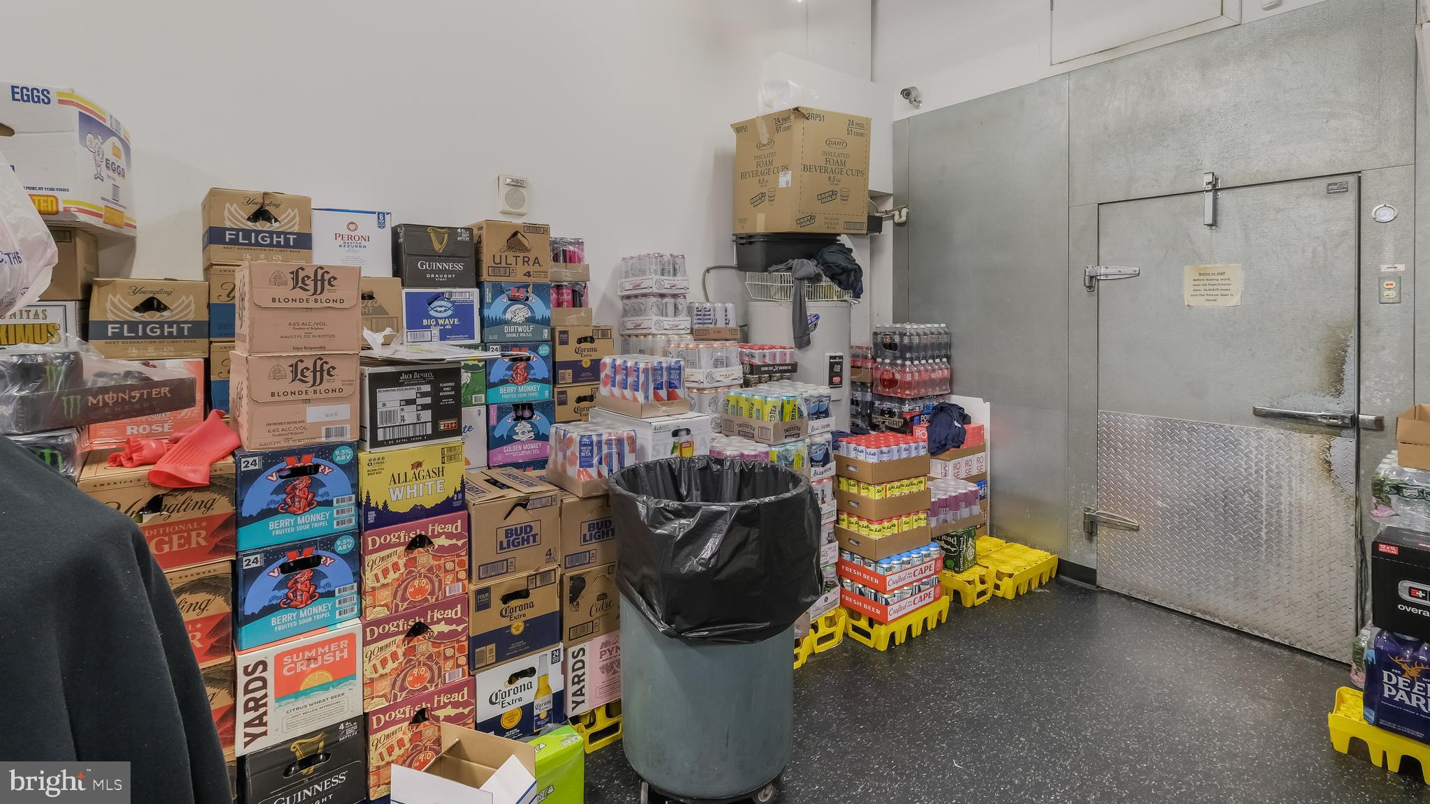 LOGAN SQUARE - Commercial Sale