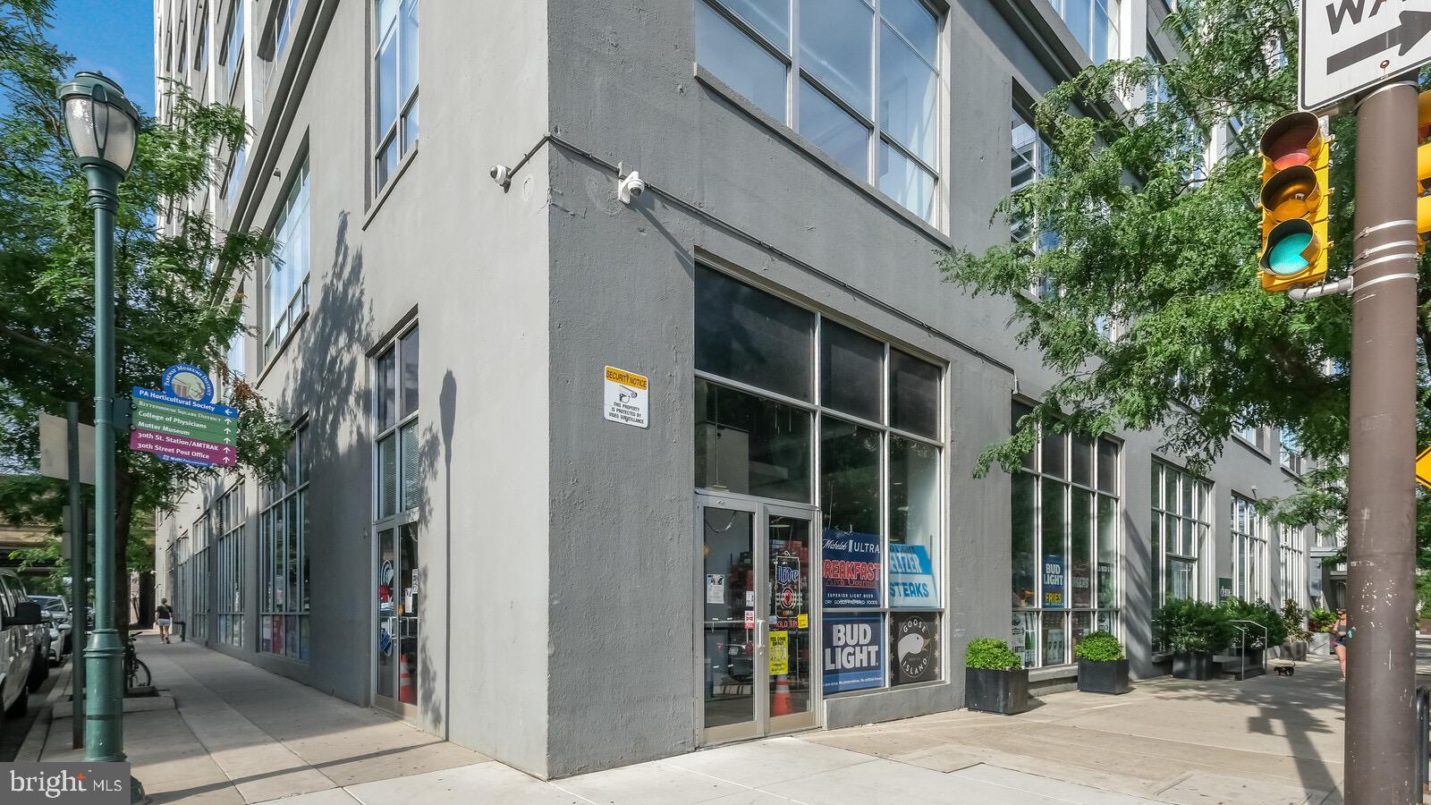 LOGAN SQUARE - Commercial Sale