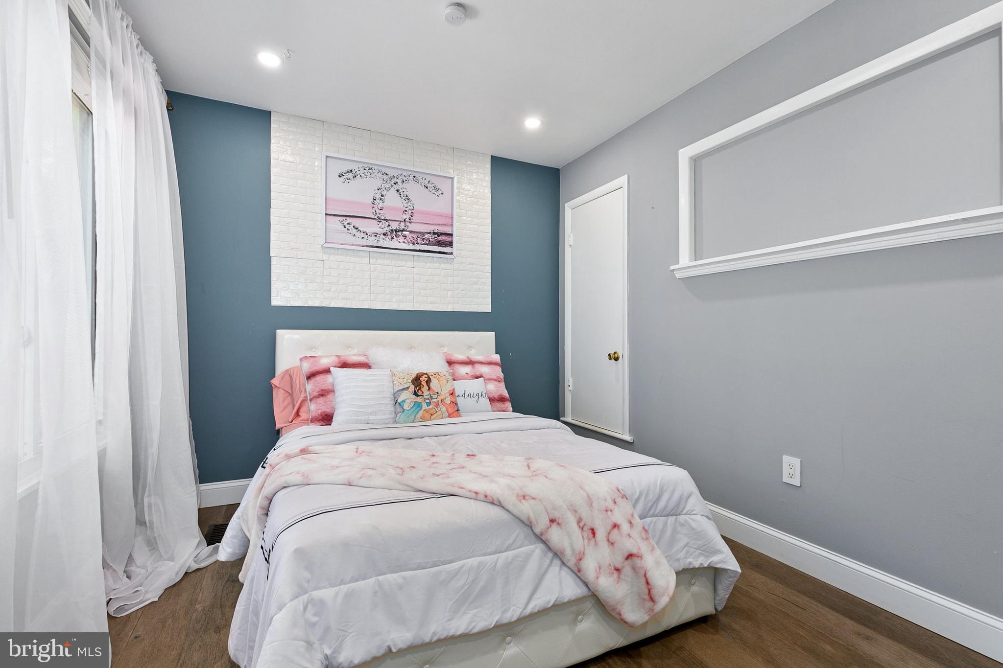 NEWPORT ESTATES - Residential