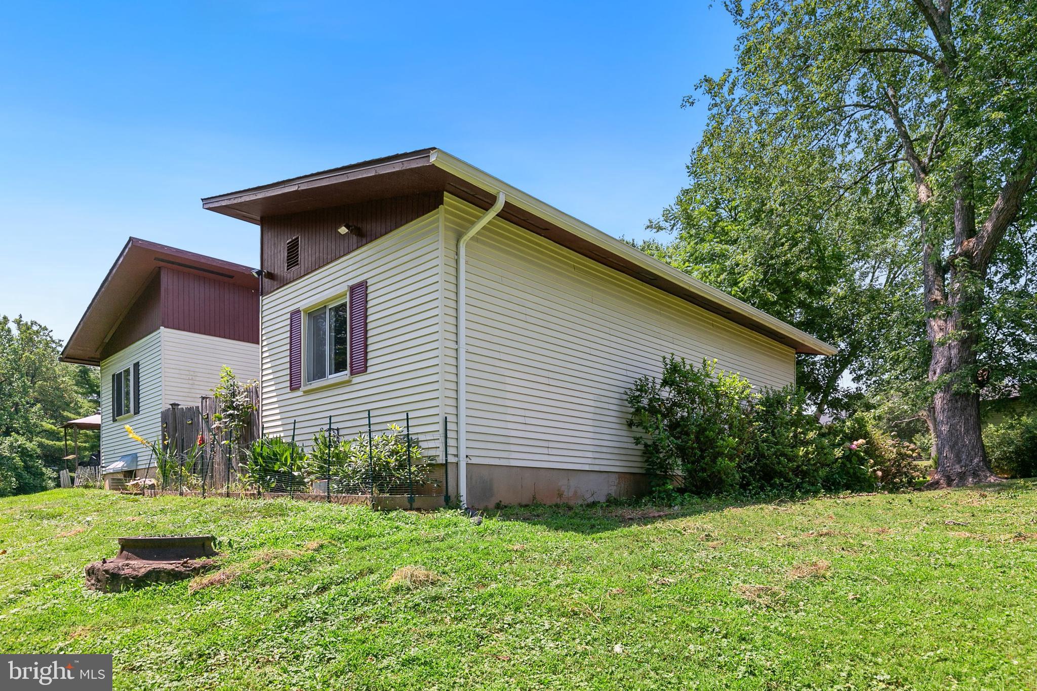 NEWPORT ESTATES - Residential