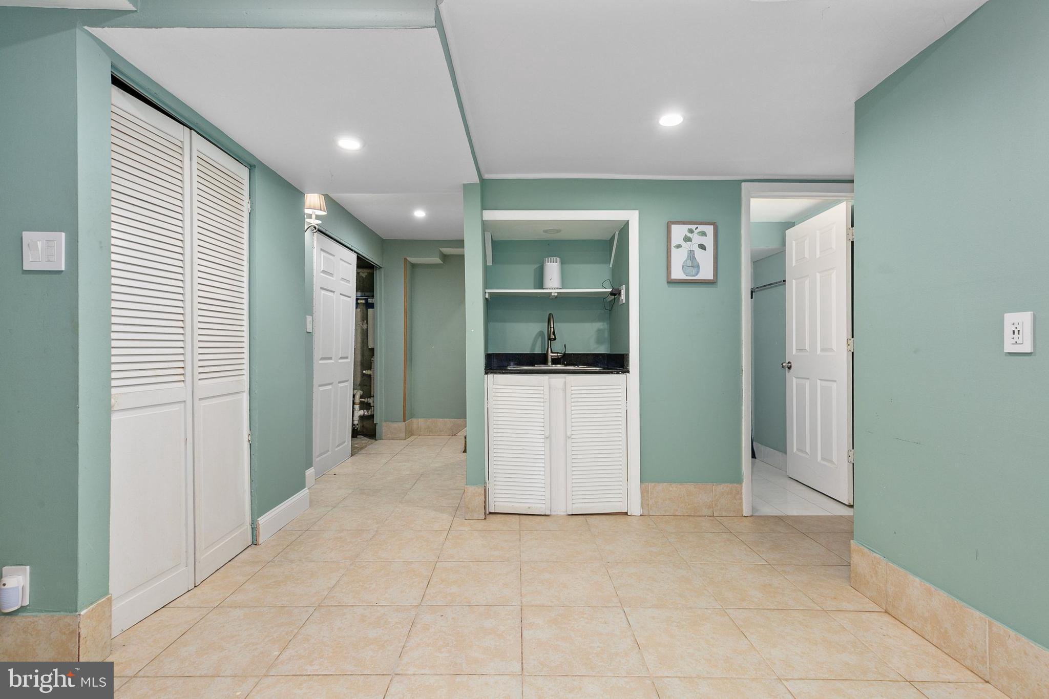 NEWPORT ESTATES - Residential