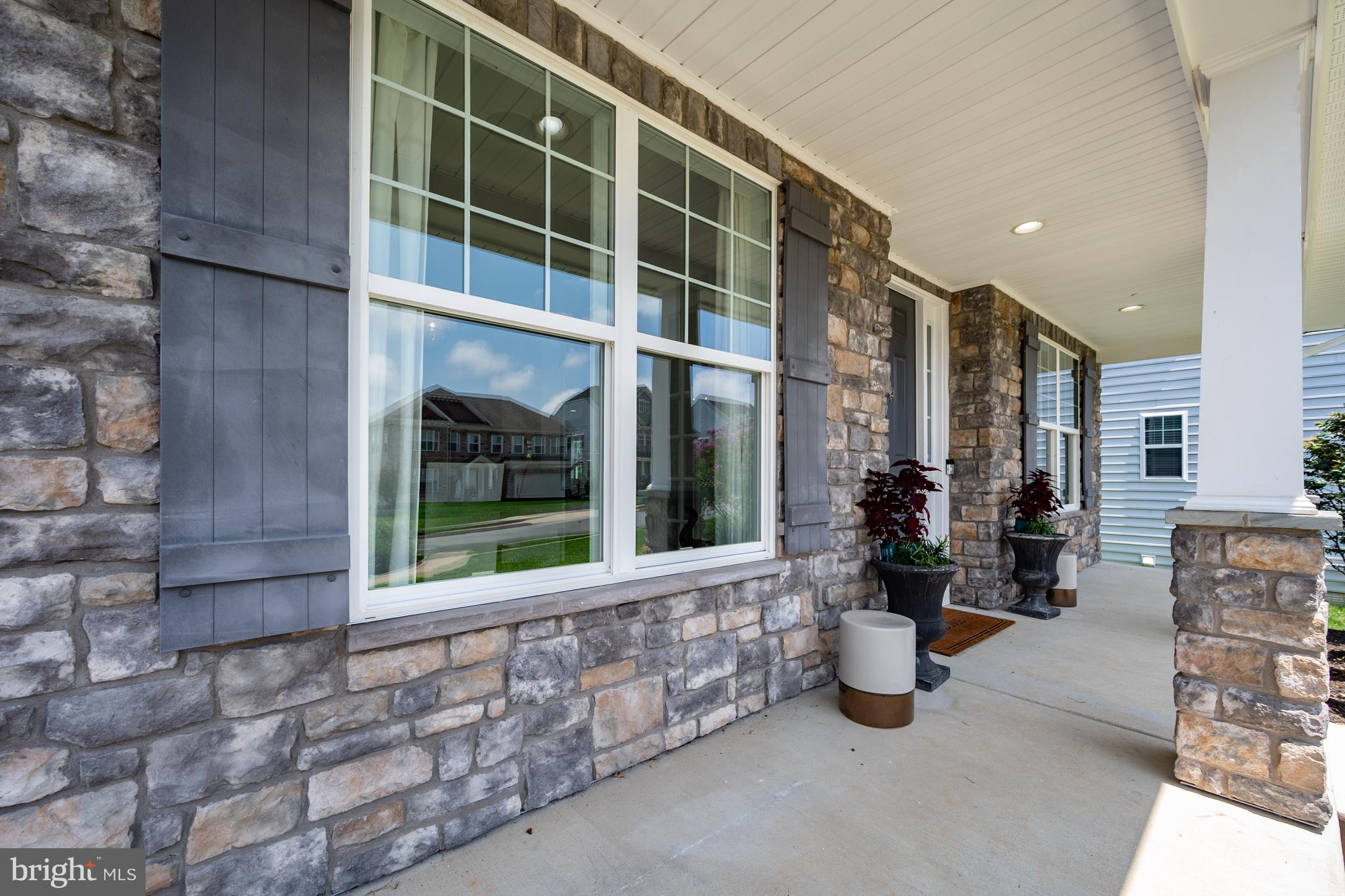 5576 JAMES YOUNG WAY