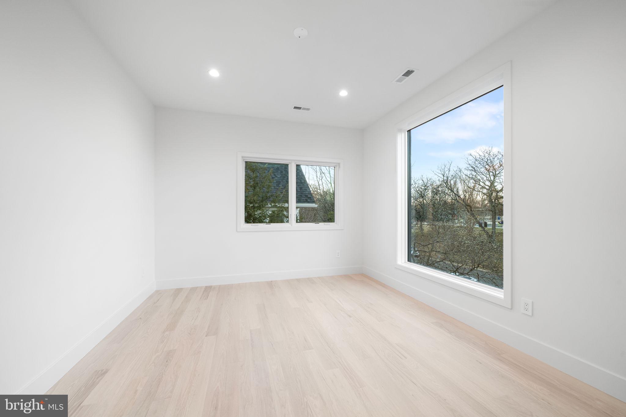 ARLINGTON FOREST - Residential