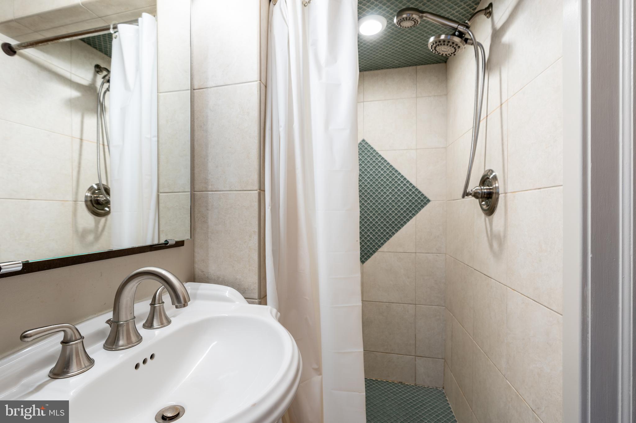 COUNTRY CLUB HILLS - Residential