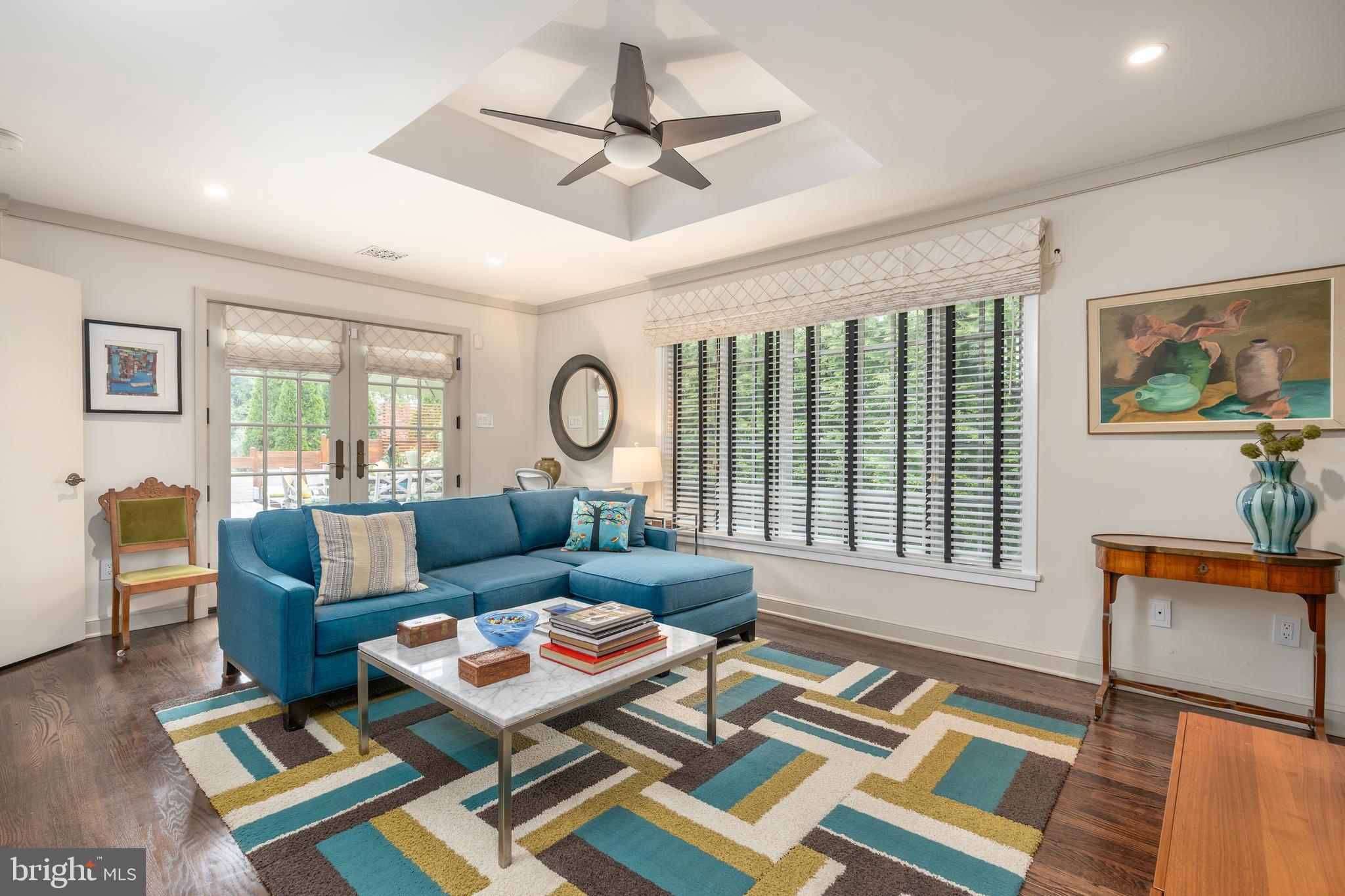 COUNTRY CLUB HILLS - Residential