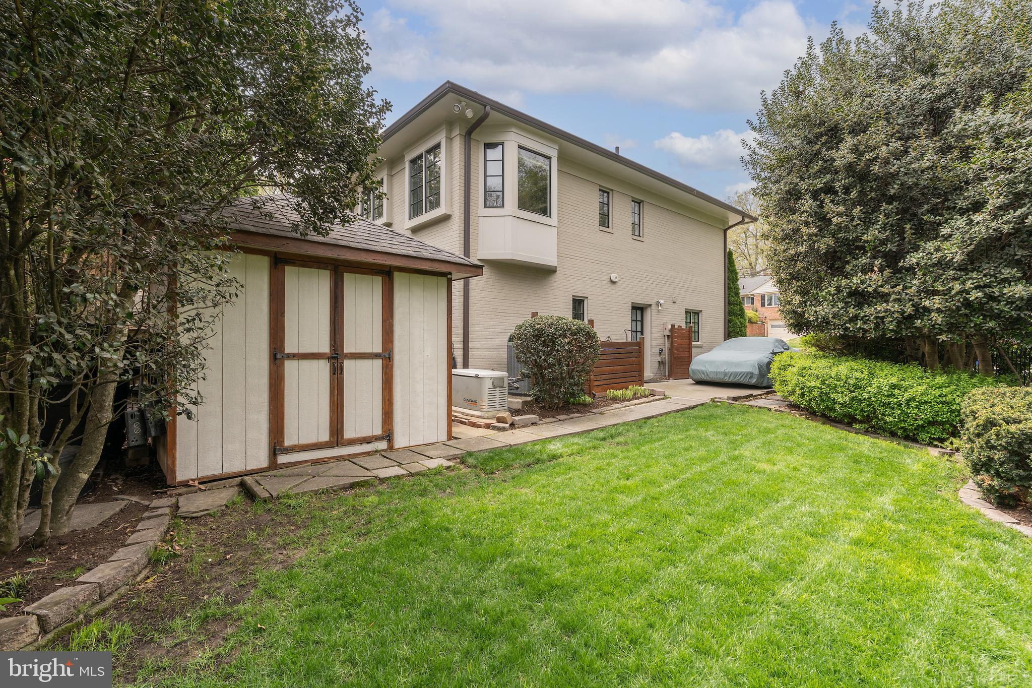 COUNTRY CLUB HILLS - Residential