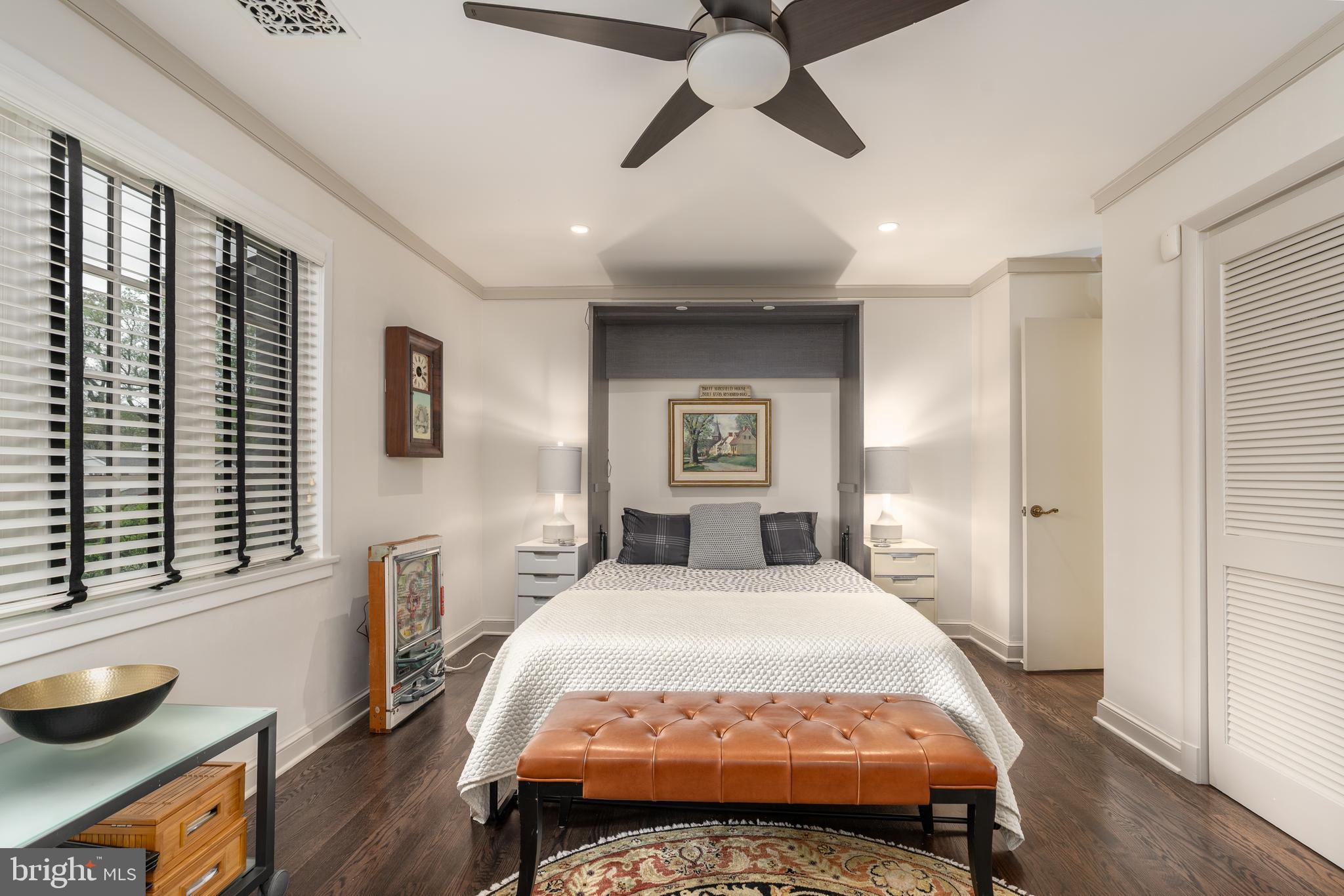 COUNTRY CLUB HILLS - Residential