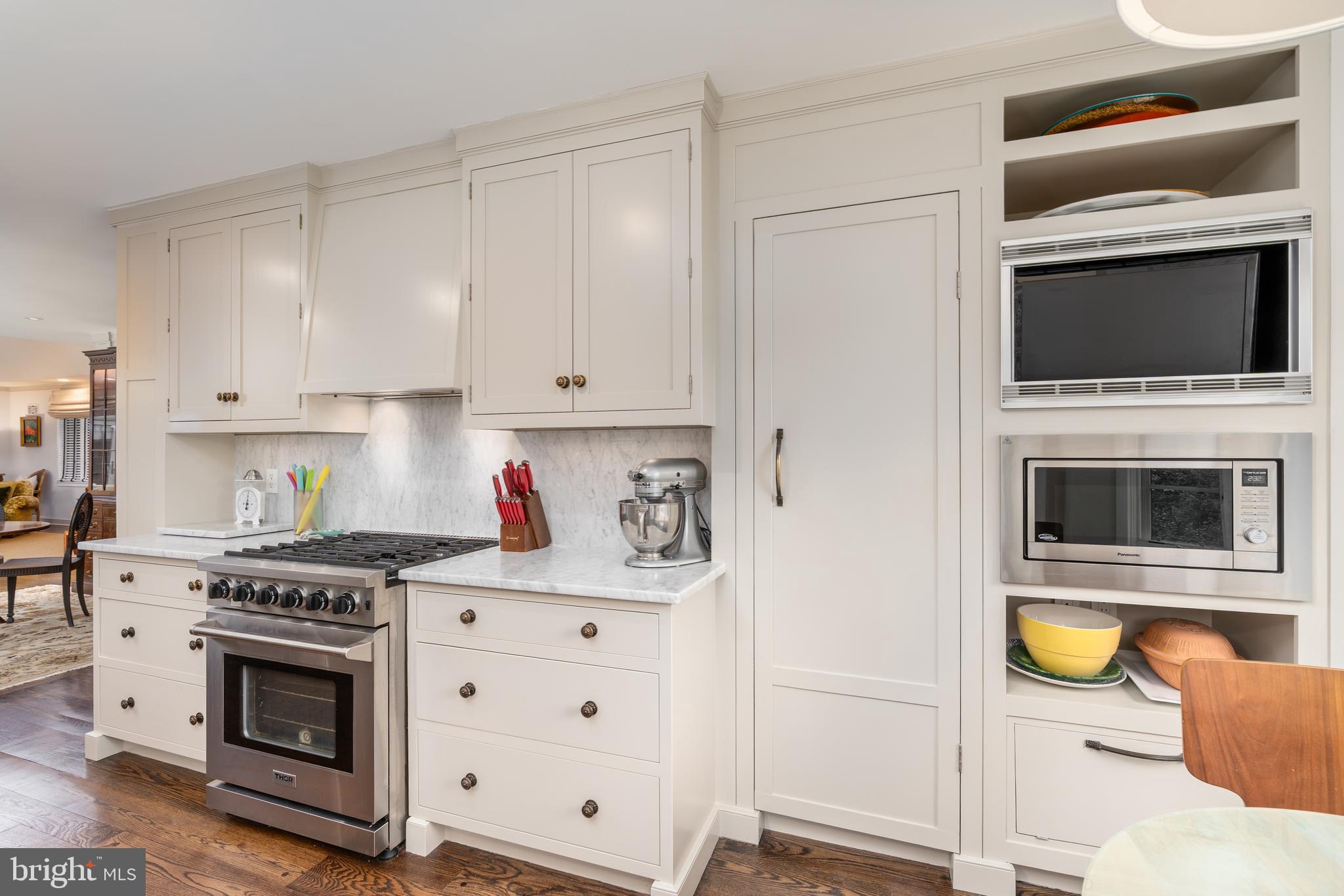 COUNTRY CLUB HILLS - Residential