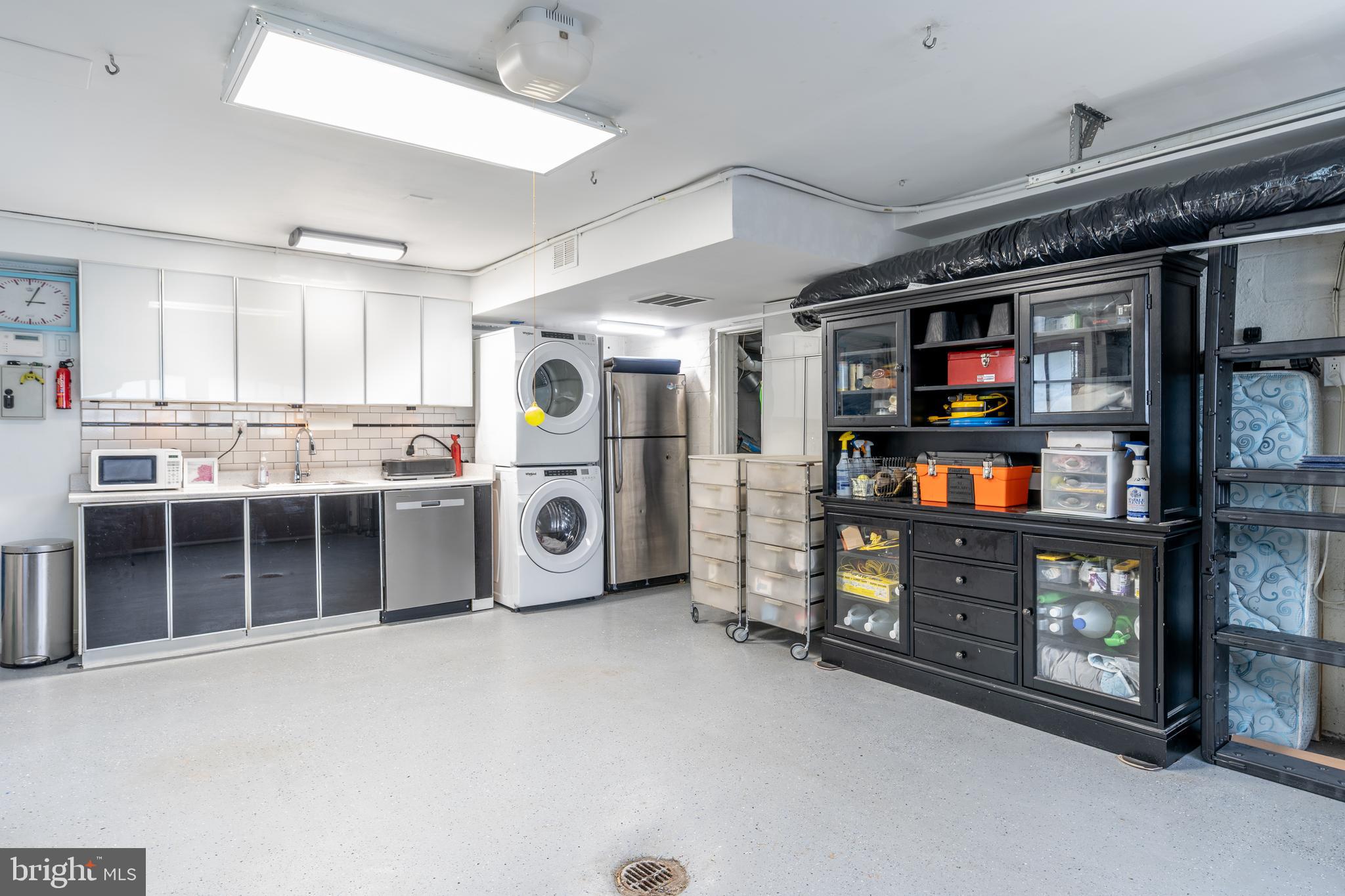 COUNTRY CLUB HILLS - Residential