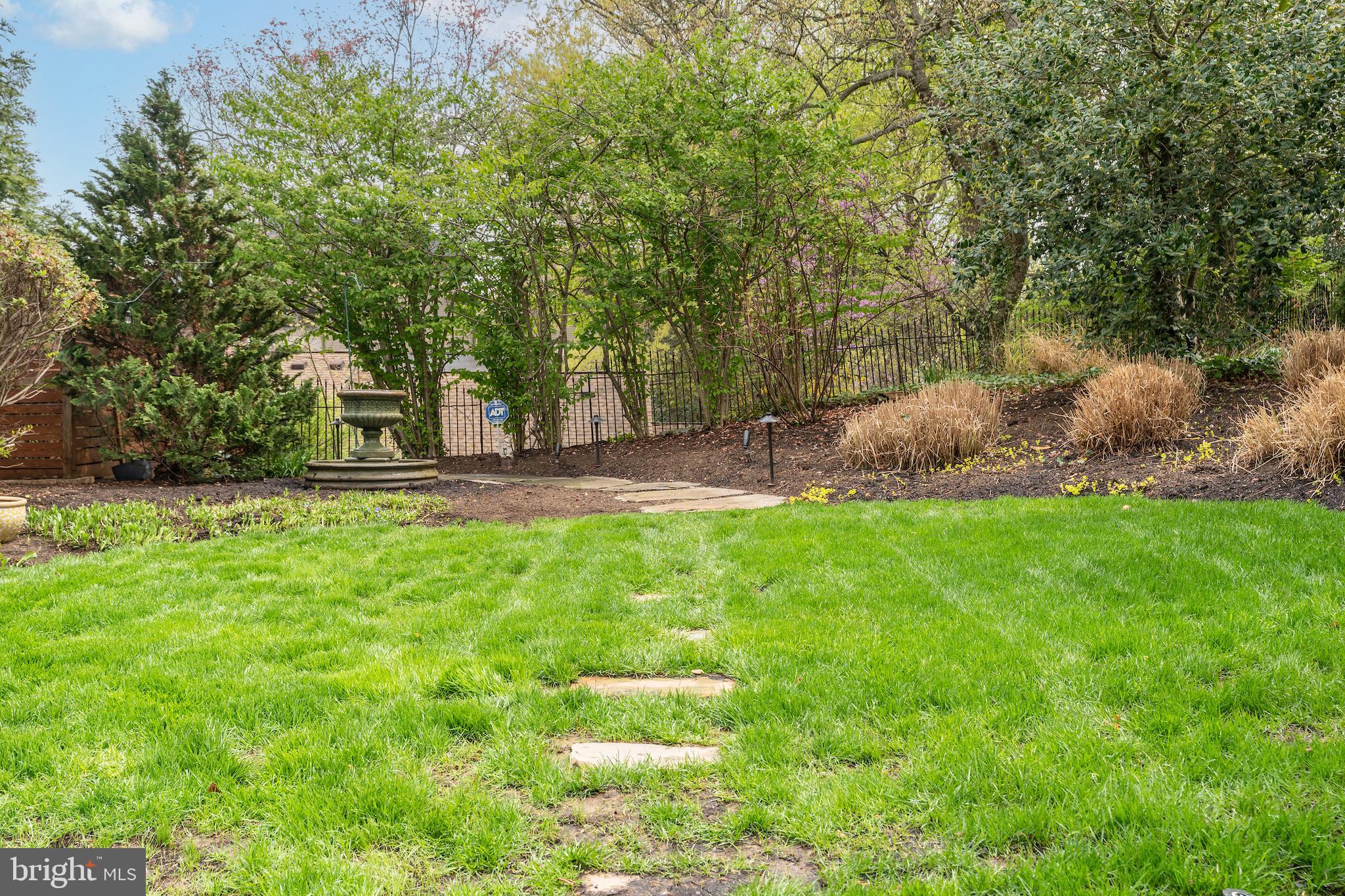 COUNTRY CLUB HILLS - Residential